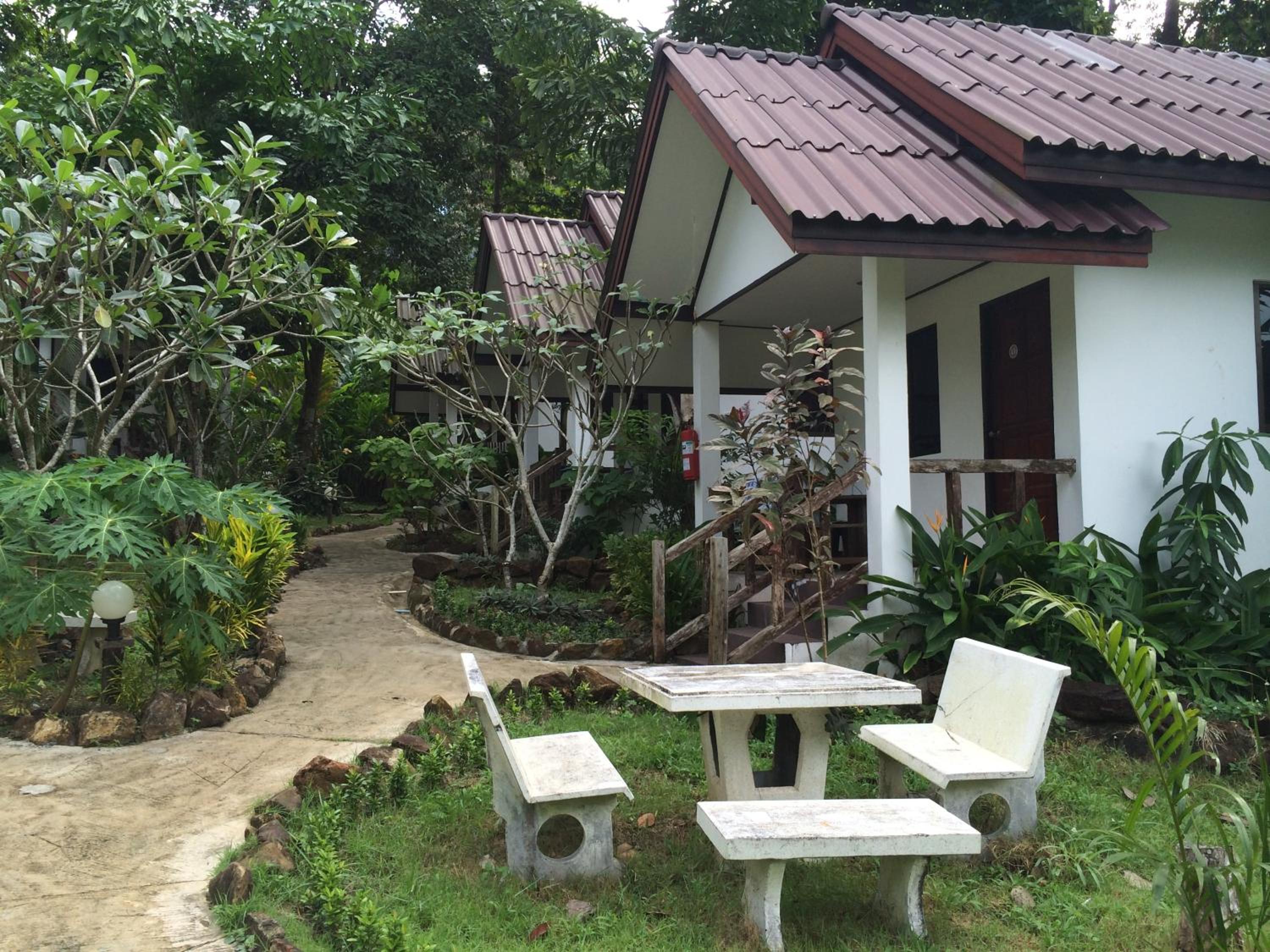 Baansanook Resort & Swimming Pool view 4
