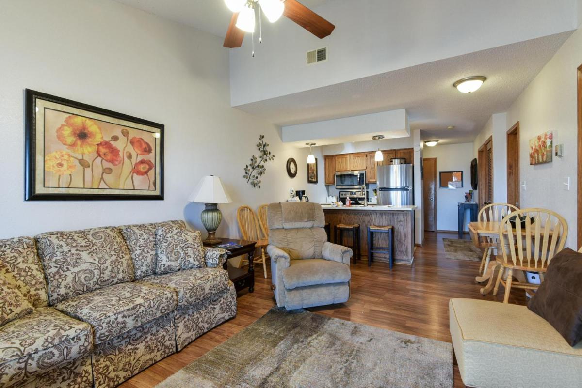 Branson Vacations - Divine 9 Condo - Resort Amenities - Fishing Lake - Hiking Trails - So Comfy!! - Property Image 1