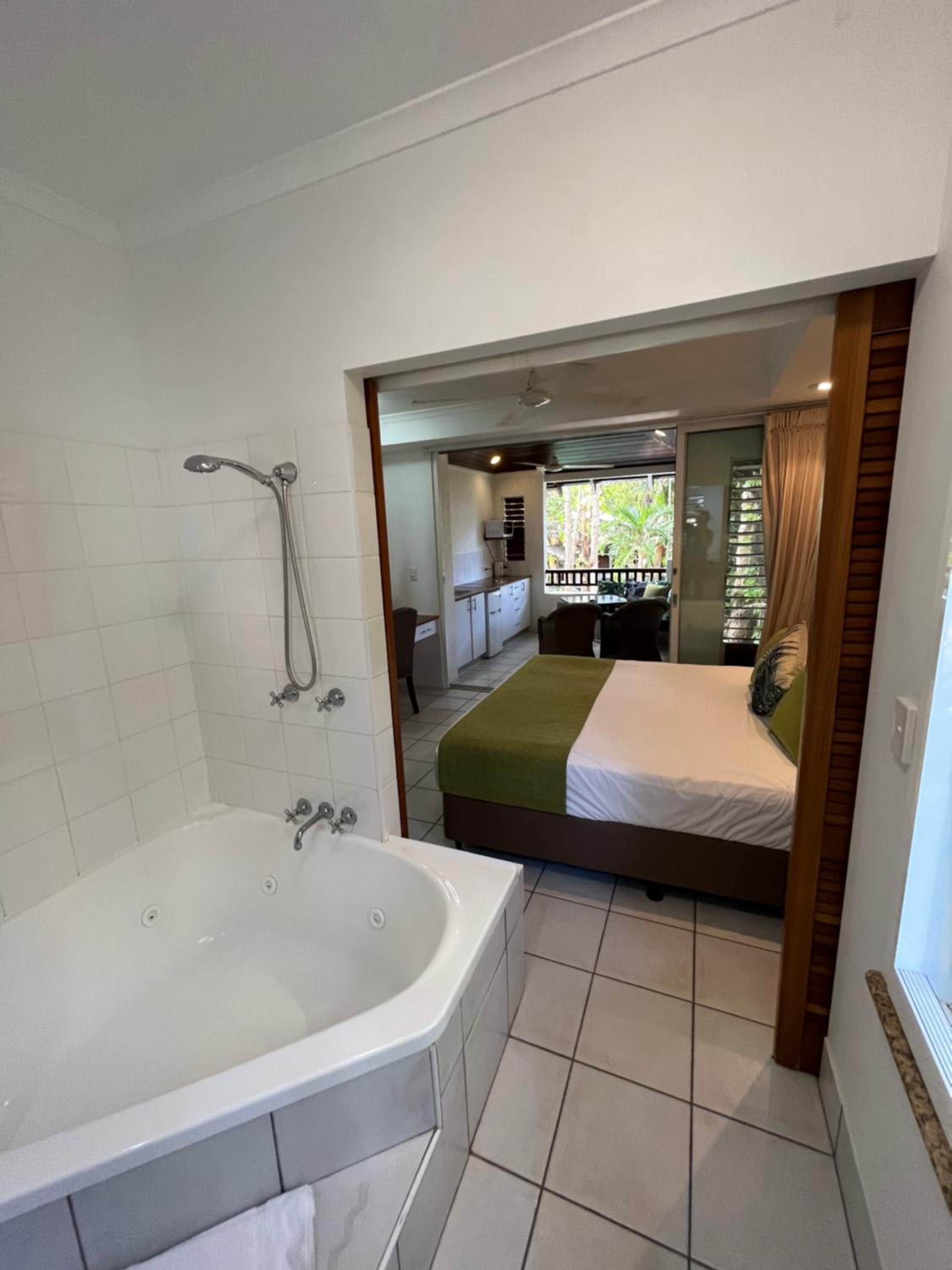 REEF RETREAT APARTMENTS PALM COVE Unit 28