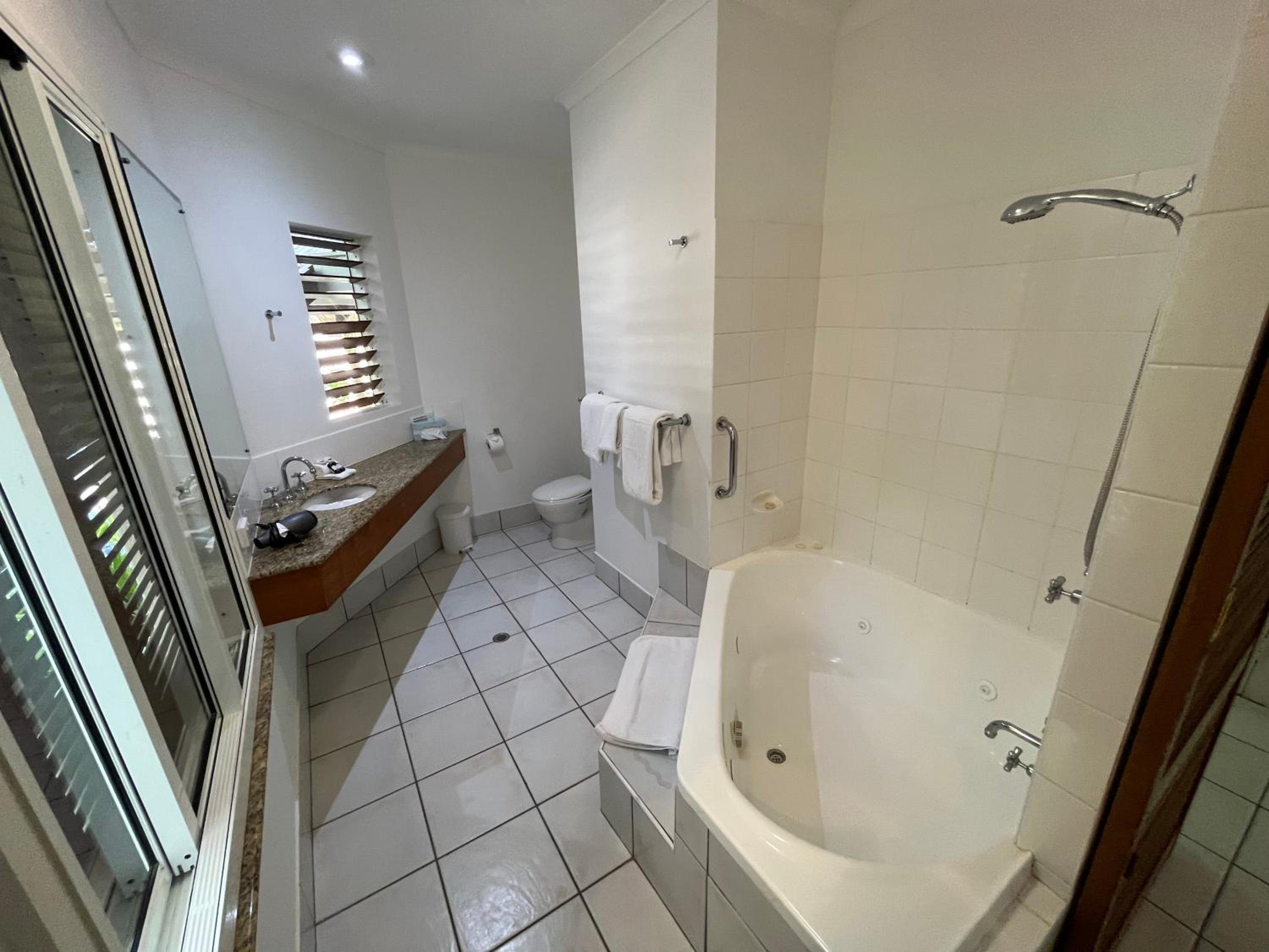 REEF RETREAT APARTMENTS PALM COVE Unit 28