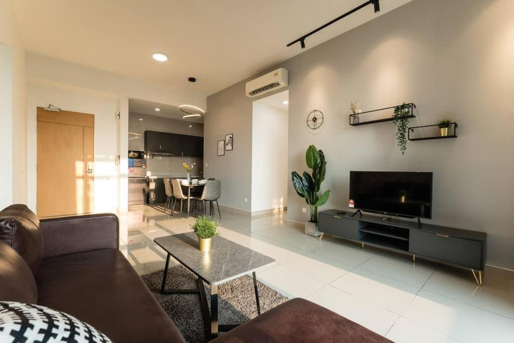 Conezion Residence Putrajaya 3BR6Pax IOI City Mall view 2