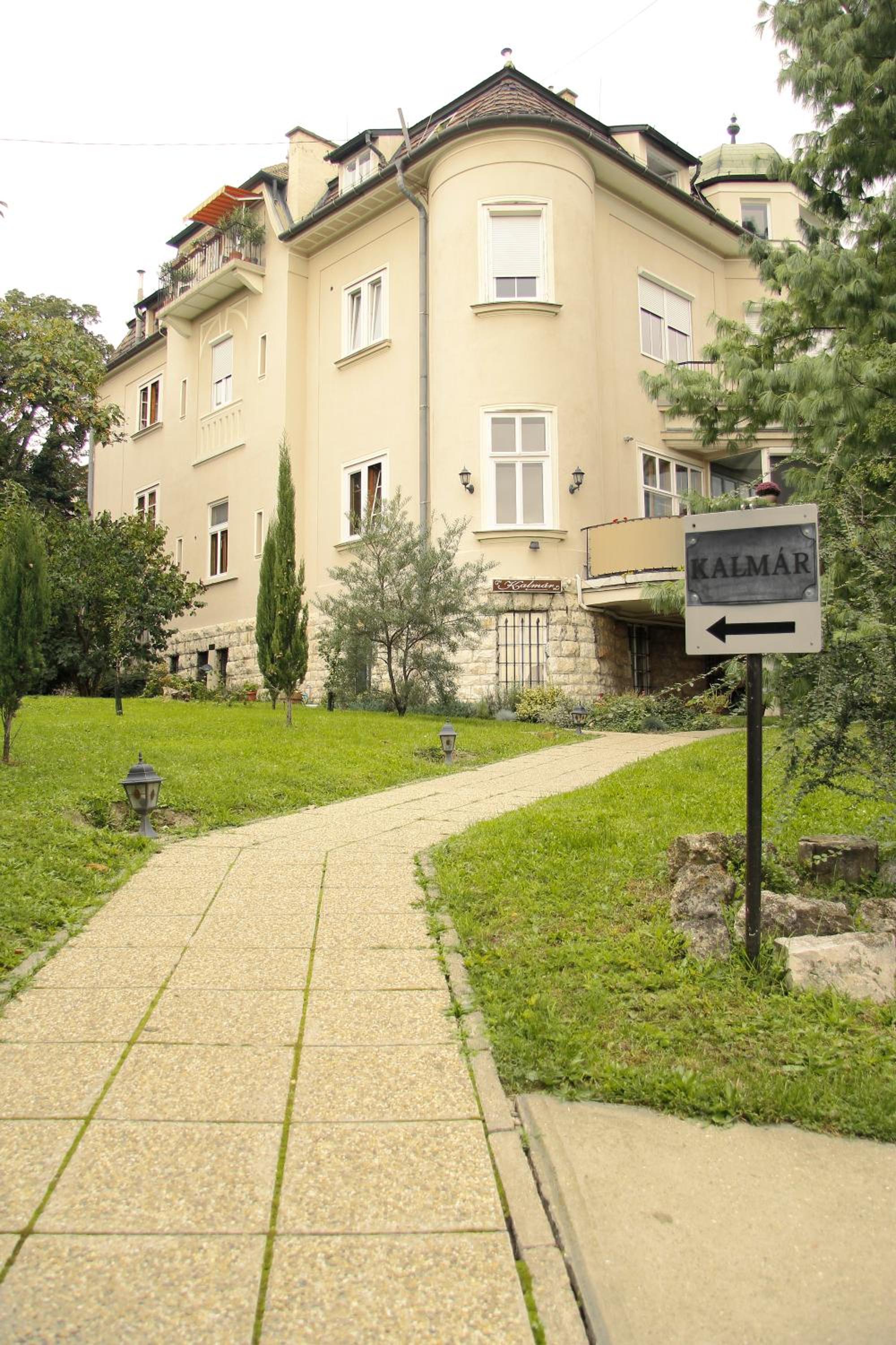 Kalmár Panzió view 3