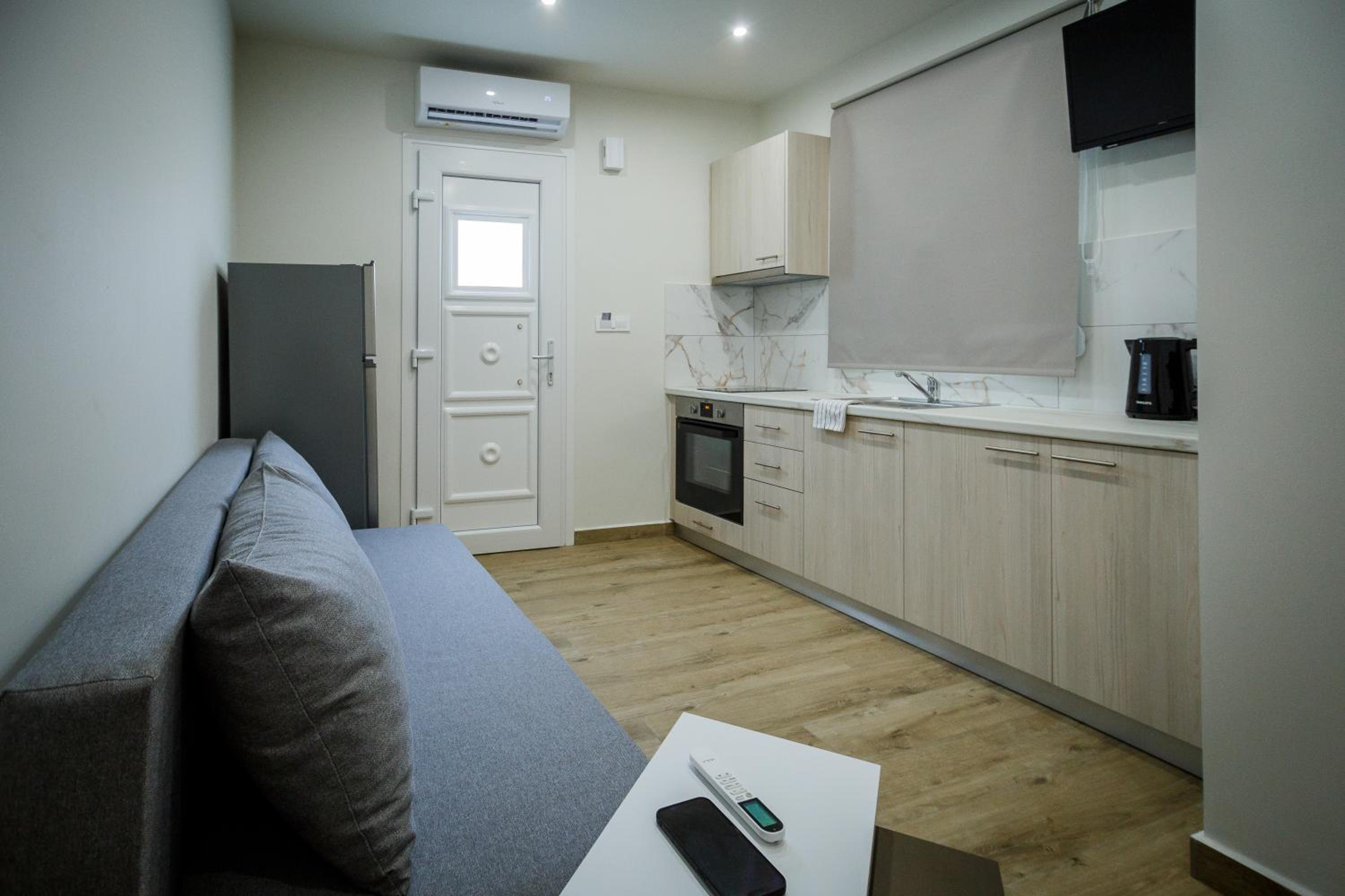 Central Corner Apts - Charming Apartments for 3 in the Heart of the City Perfect for Memorable Summer Experiences By Villa Mana Gers
