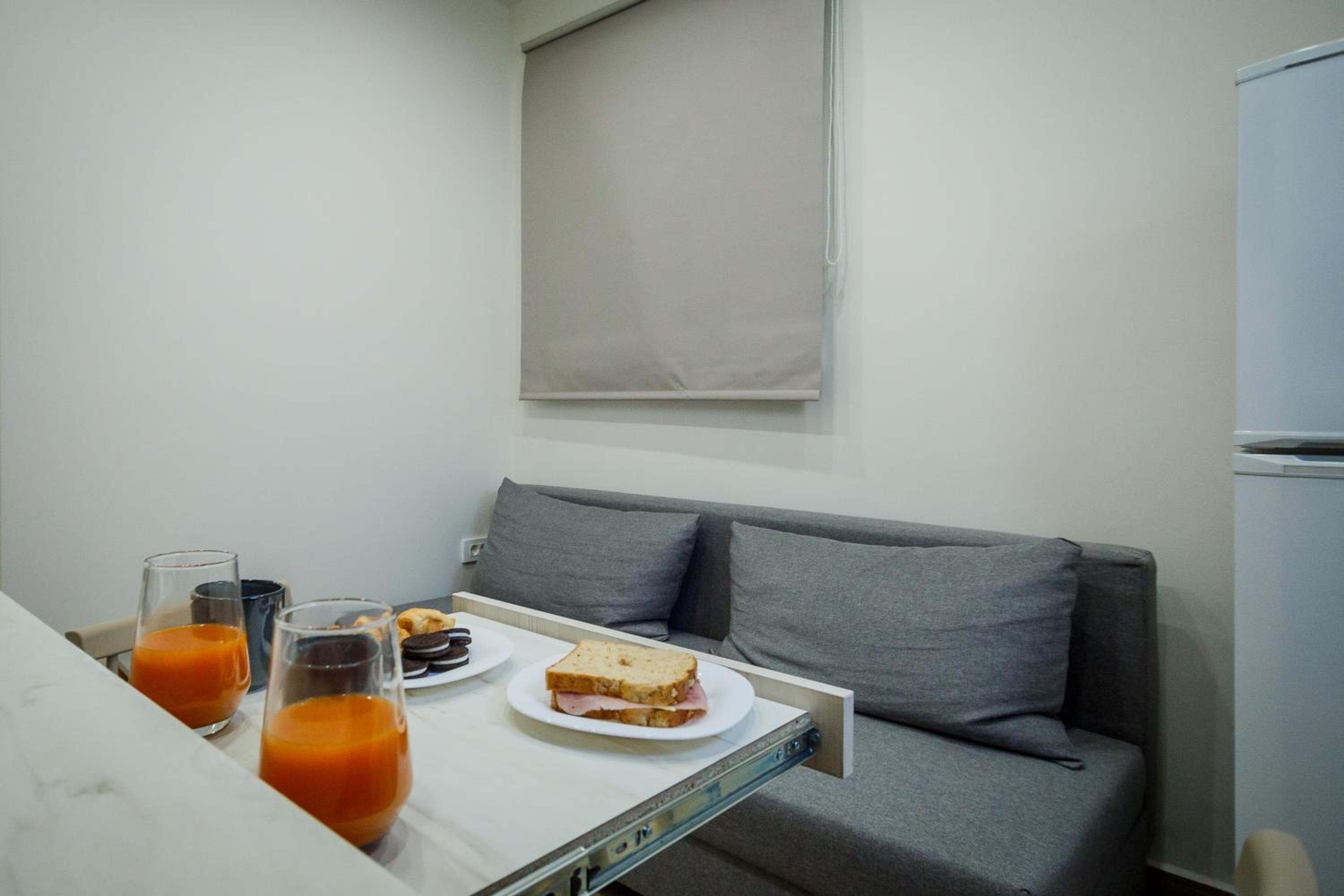 Central Corner Apts - Charming Apartments for 3 in the Heart of the City Perfect for Memorable Summer Experiences By Villa Mana Gers