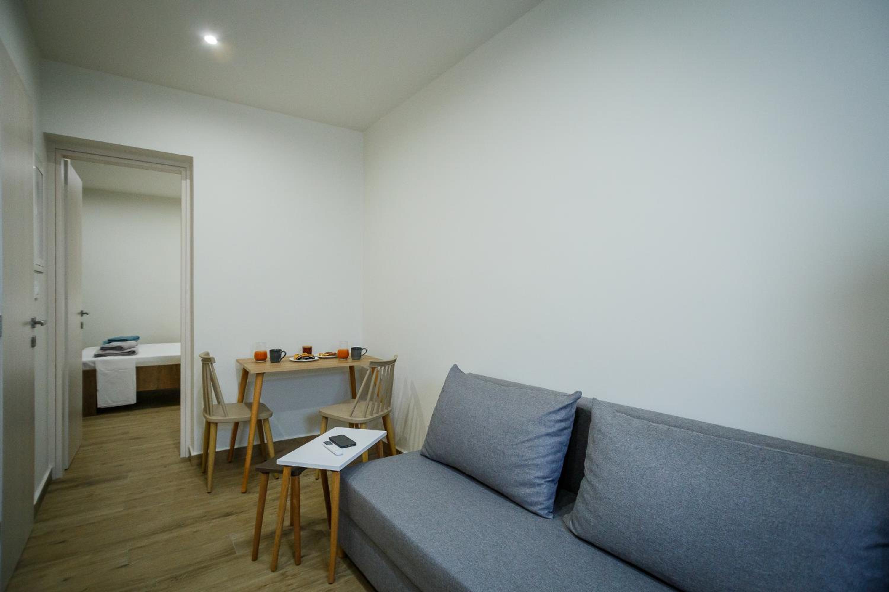 Central Corner Apts - Charming Apartments for 3 in the Heart of the City Perfect for Memorable Summer Experiences By Villa Mana Gers