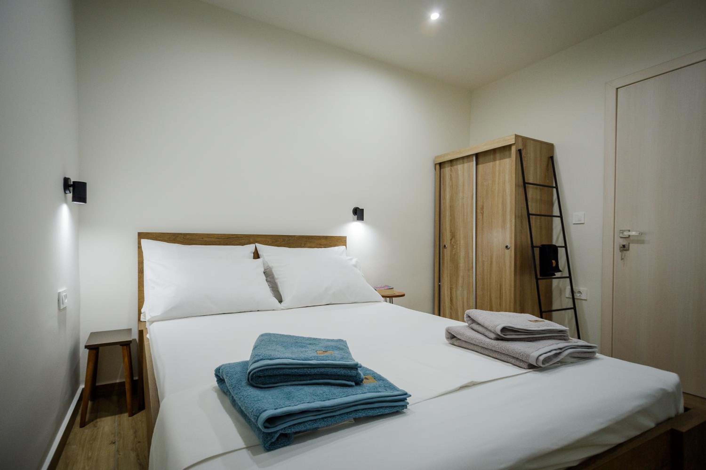 Central Corner Apts - Charming Apartments for 3 in the Heart of the City Perfect for Memorable Summer Experiences By Villa Mana Gers