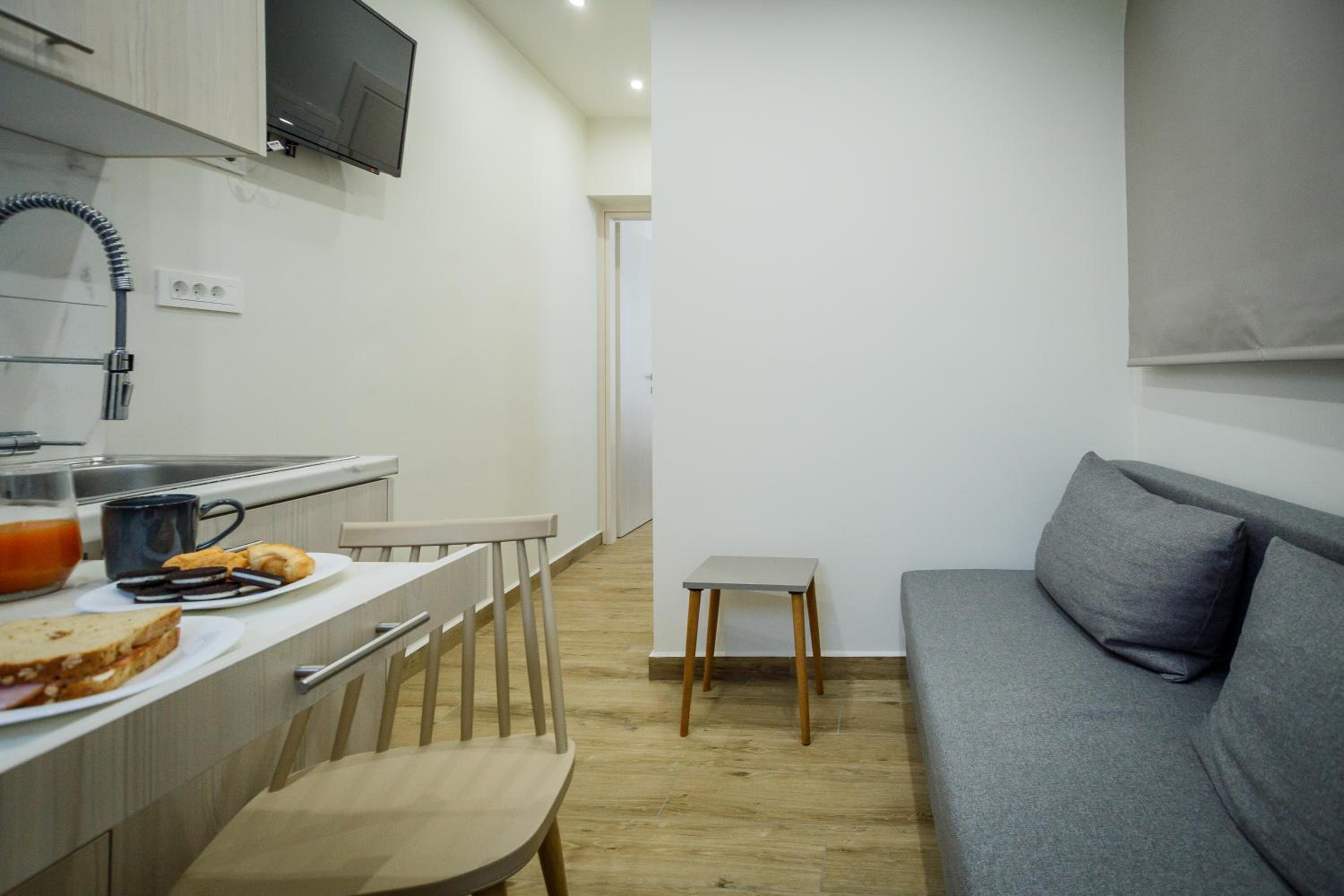 Central Corner Apts - Charming Apartments for 3 in the Heart of the City Perfect for Memorable Summer Experiences By Villa Mana Gers