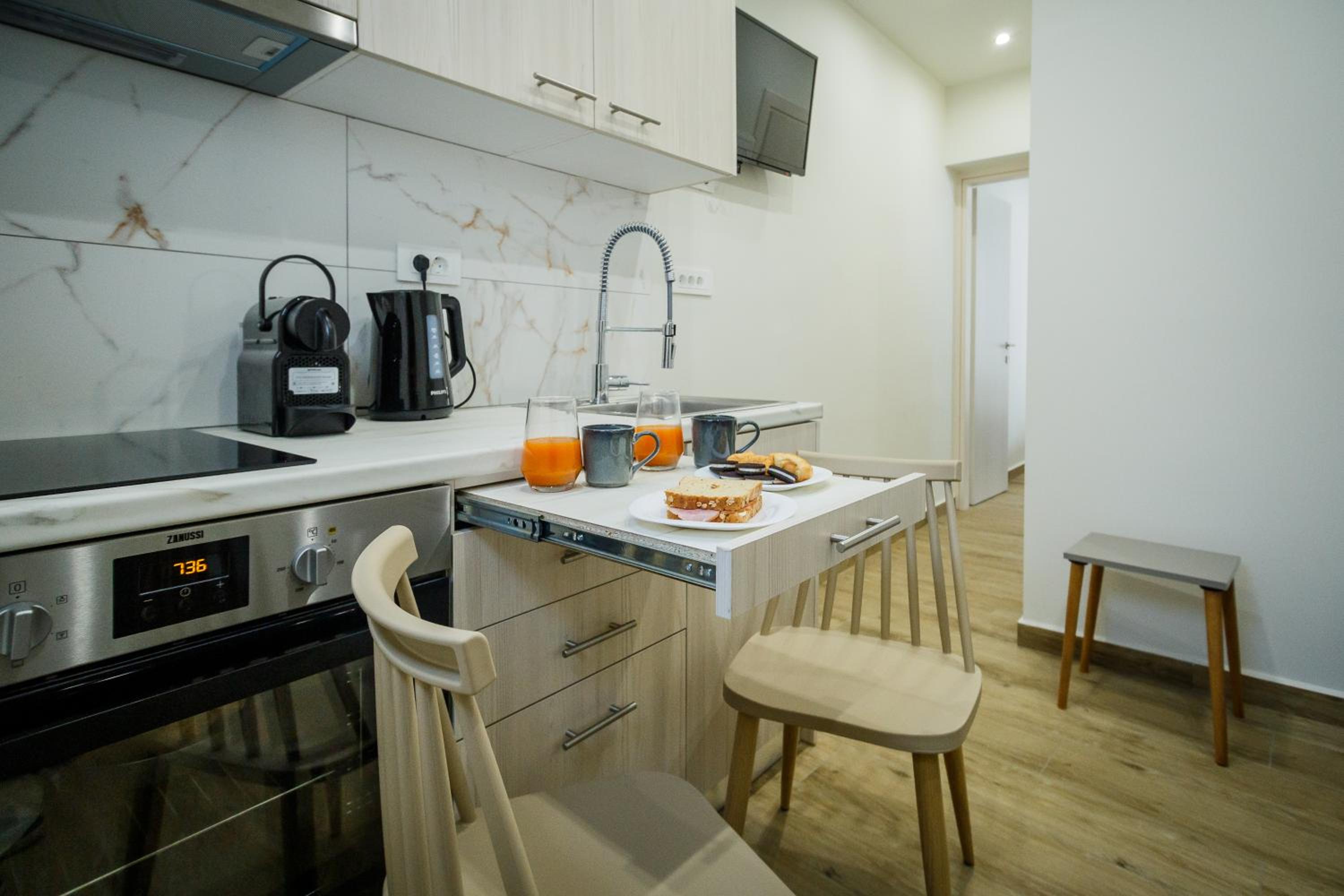 Central Corner Apts - Charming Apartments for 3 in the Heart of the City Perfect for Memorable Summer Experiences By Villa Mana Gers