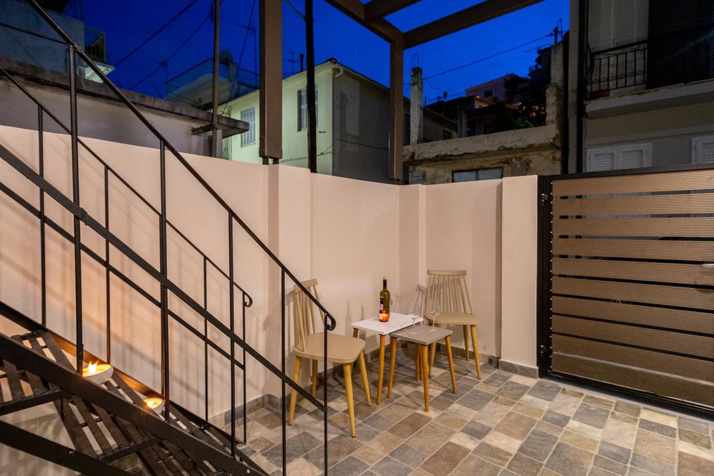Central Corner Apts - Charming Apartments for 3 in the Heart of the City Perfect for Memorable Summer Experiences By Villa Mana Gers