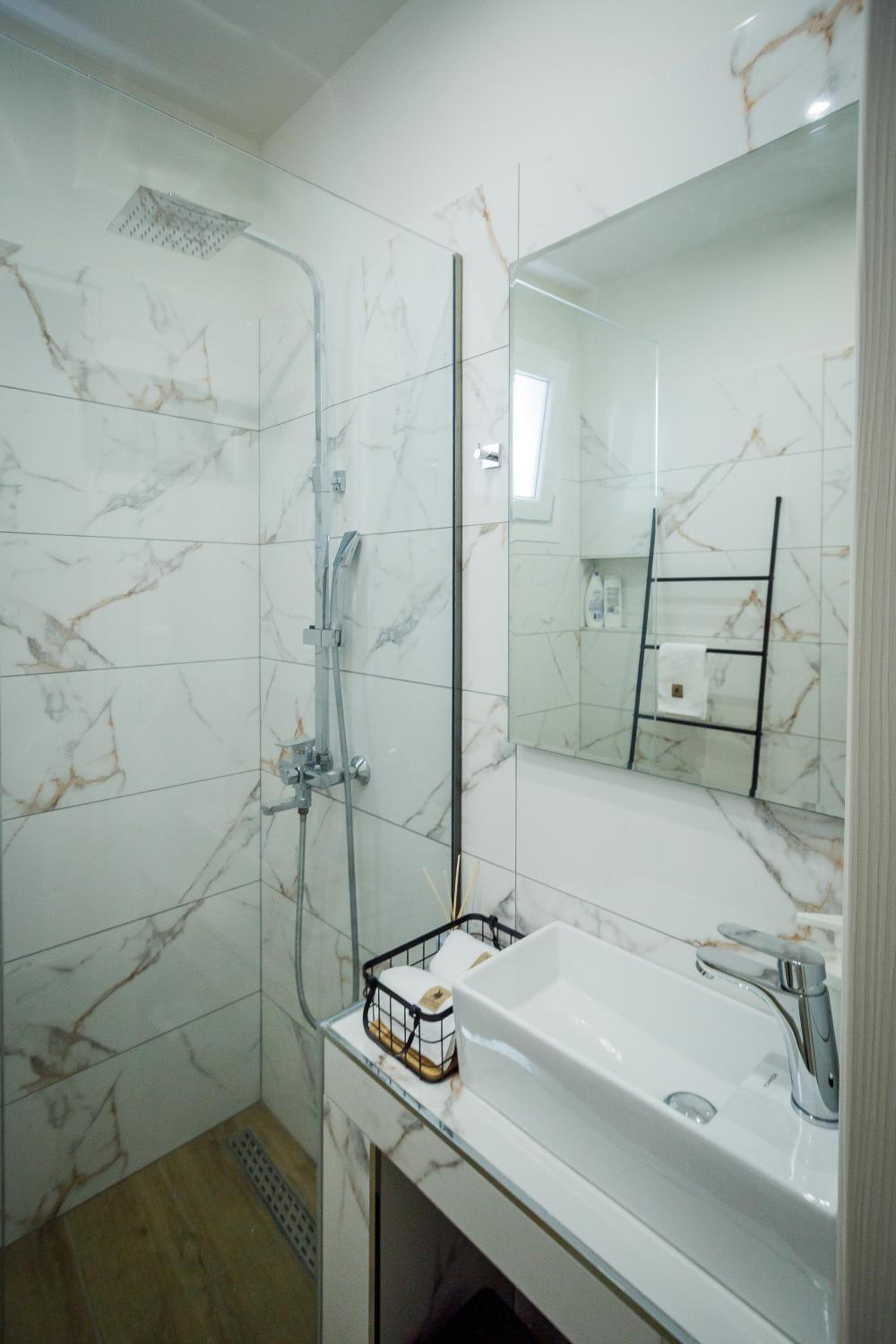 Central Corner Apts - Charming Apartments for 3 in the Heart of the City Perfect for Memorable Summer Experiences By Villa Mana Gers