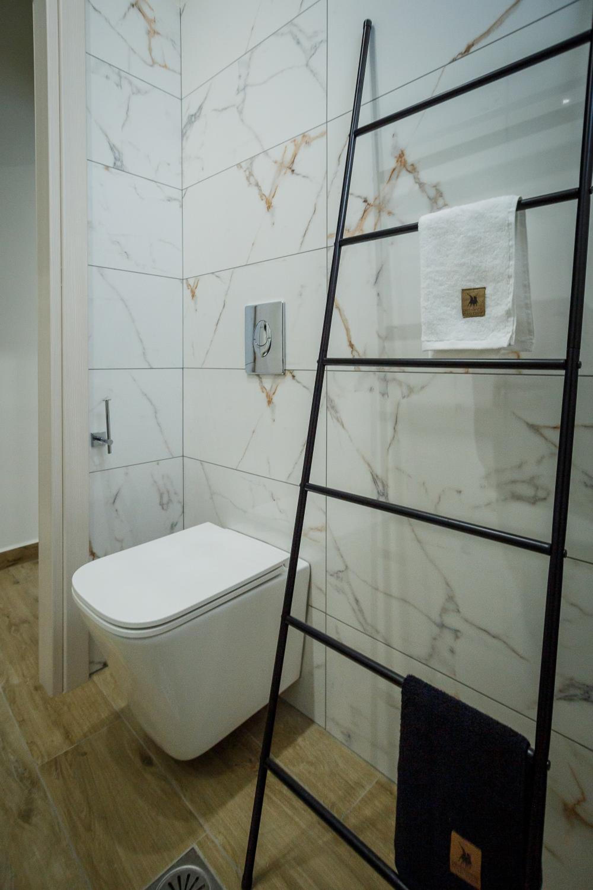 Central Corner Apts - Charming Apartments for 3 in the Heart of the City Perfect for Memorable Summer Experiences By Villa Mana Gers