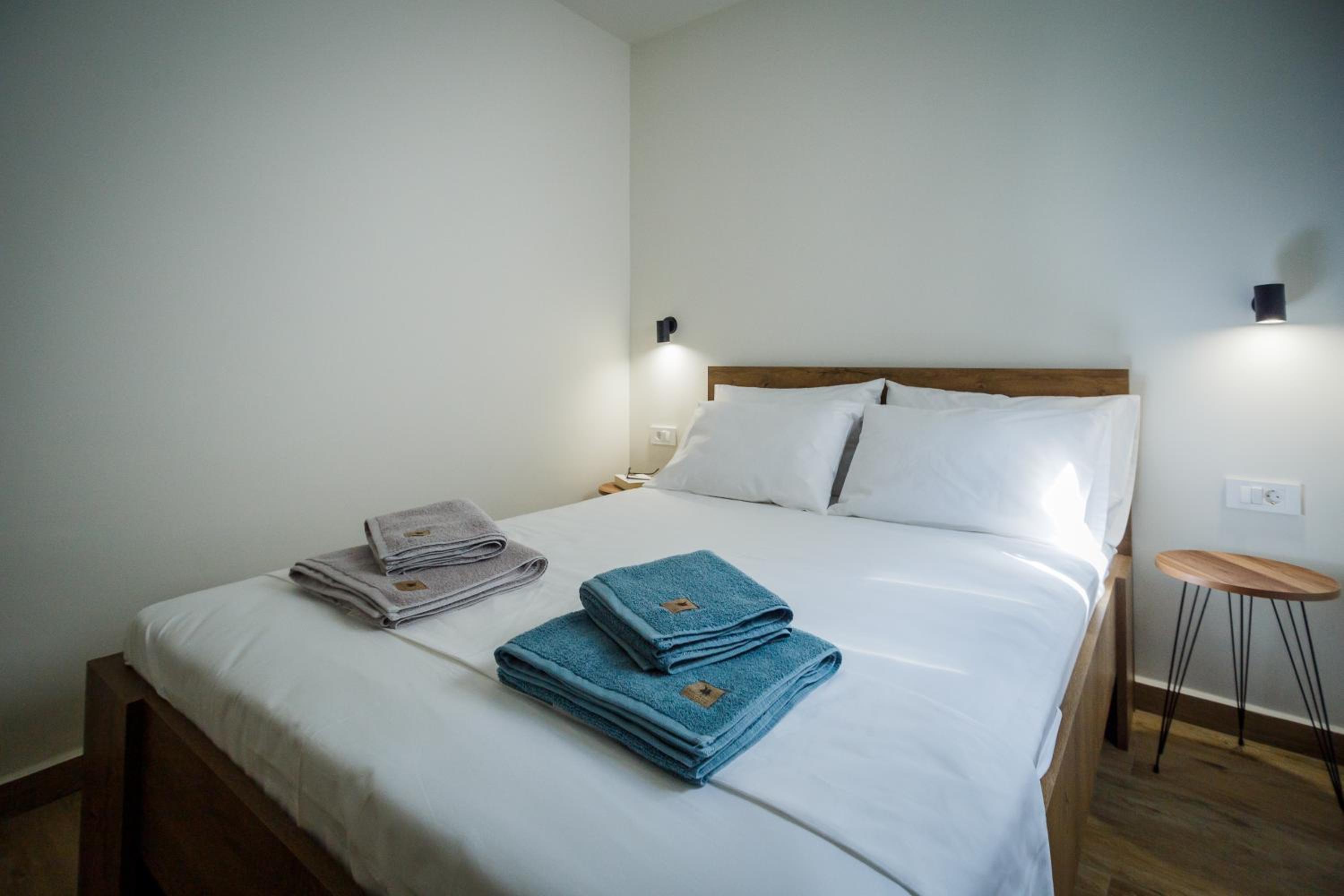 Central Corner Apts - Charming Apartments for 3 in the Heart of the City Perfect for Memorable Summer Experiences By Villa Mana Gers