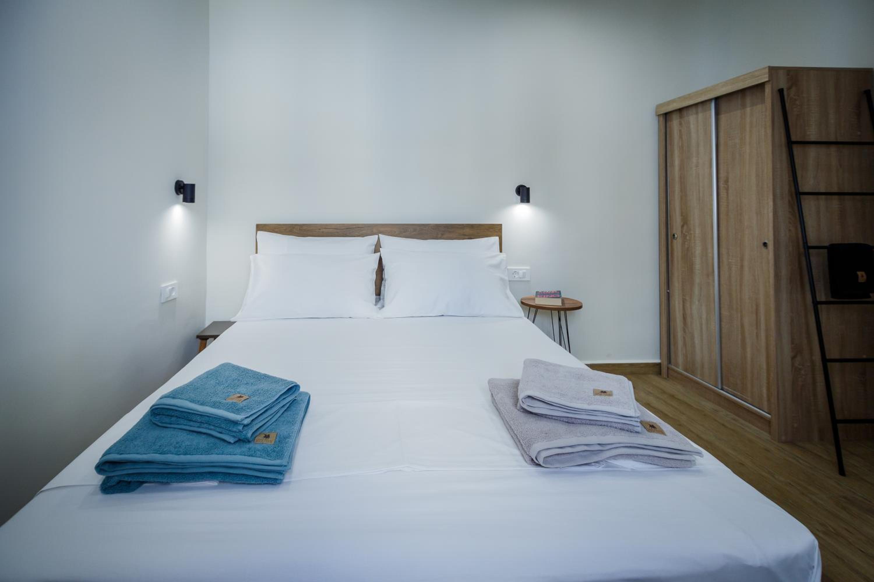 Central Corner Apts - Charming Apartments for 3 in the Heart of the City Perfect for Memorable Summer Experiences By Villa Mana Gers