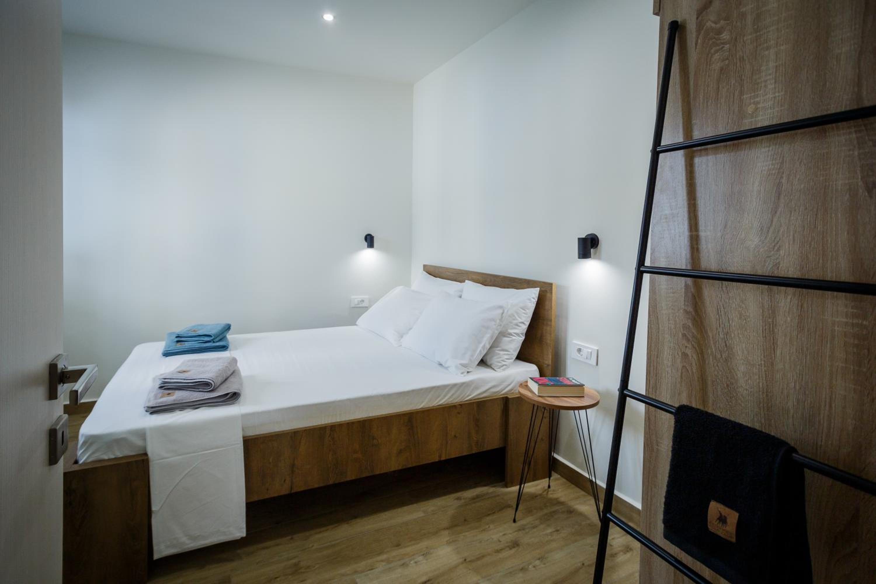 Central Corner Apts - Charming Apartments for 3 in the Heart of the City Perfect for Memorable Summer Experiences By Villa Mana Gers