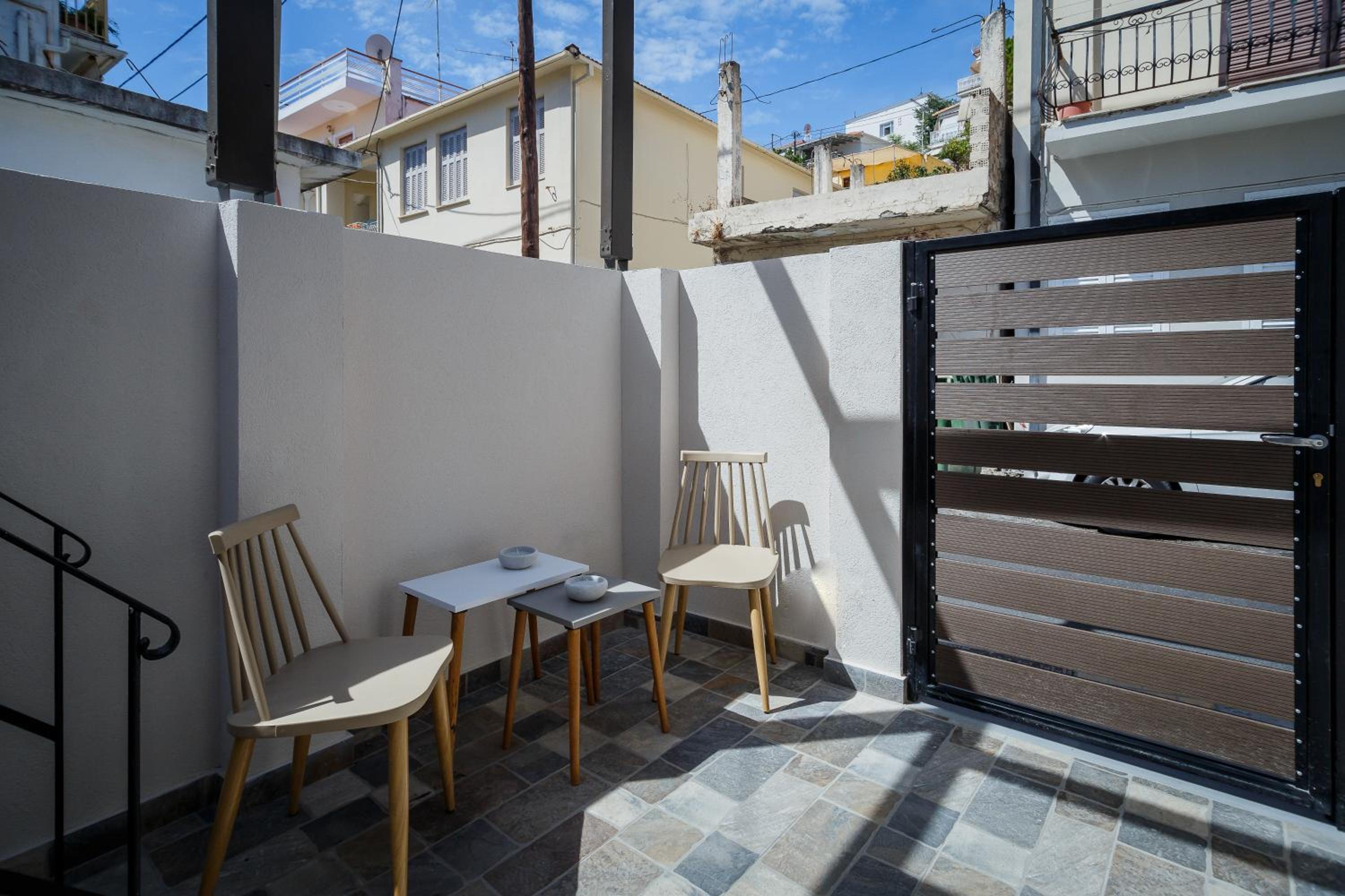 Central Corner Apts - Charming Apartments for 3 in the Heart of the City Perfect for Memorable Summer Experiences By Villa Mana Gers