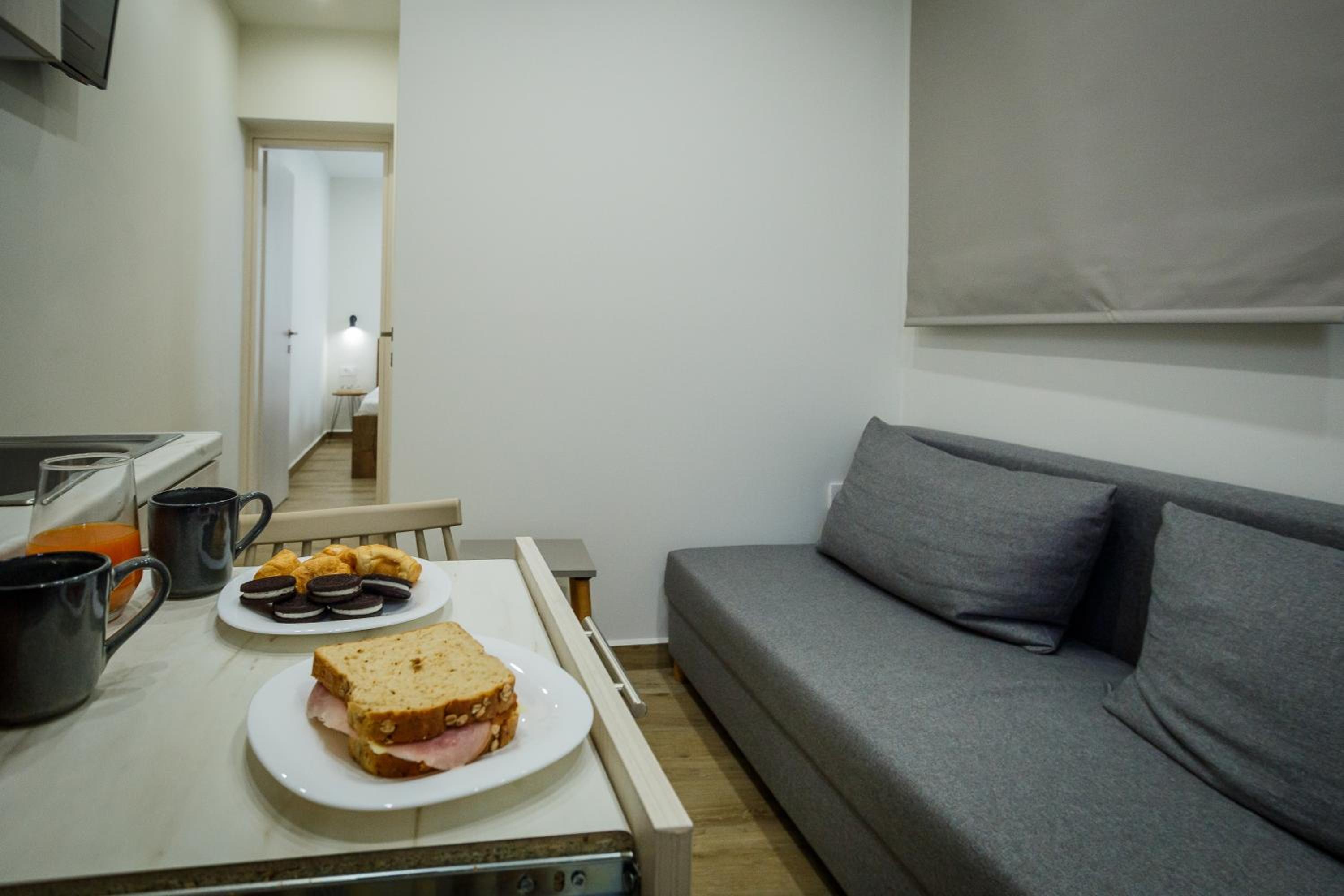 Central Corner Apts - Charming Apartments for 3 in the Heart of the City Perfect for Memorable Summer Experiences By Villa Mana Gers