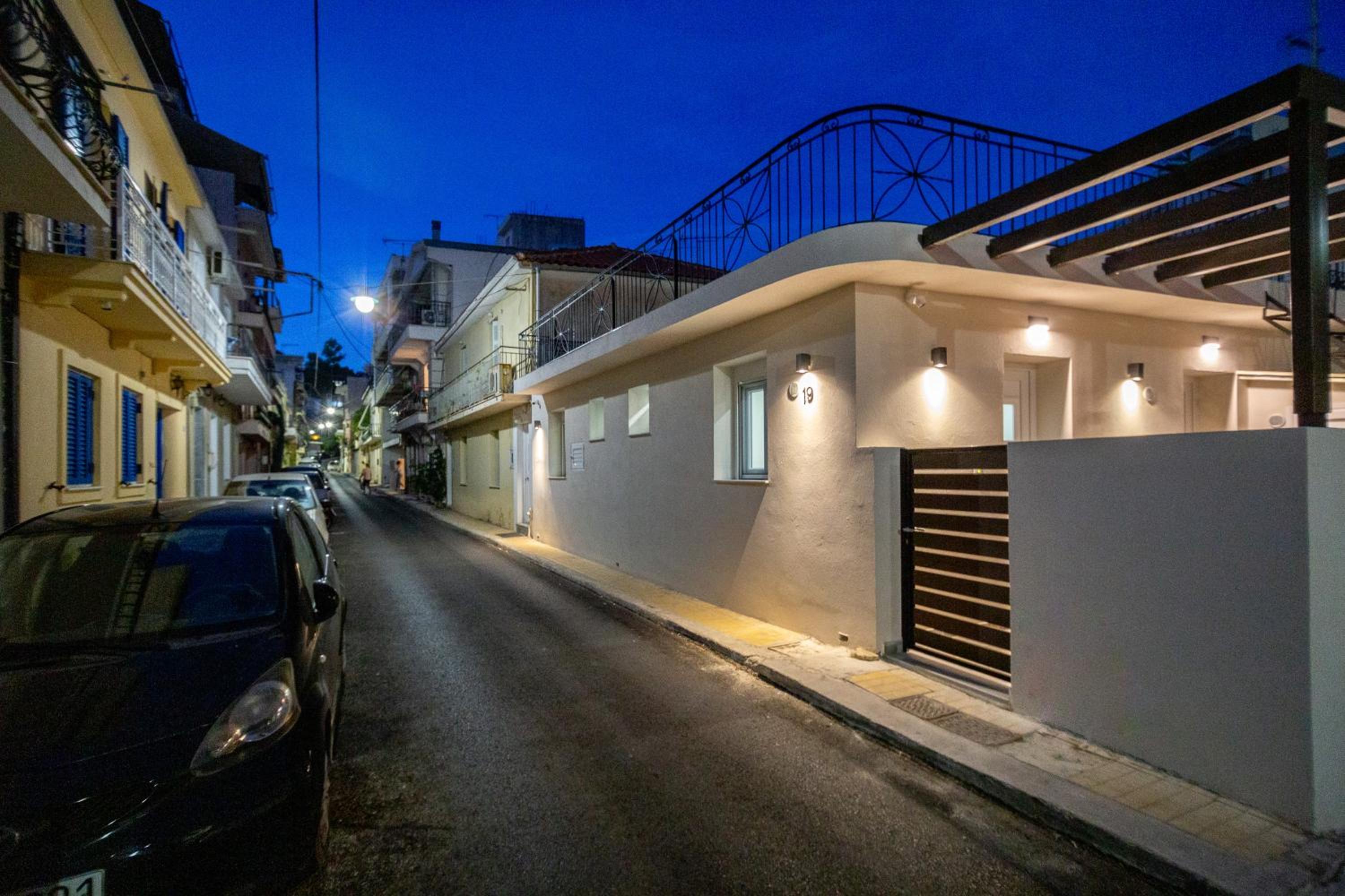 Central Corner Apts - Charming Apartments for 3 in the Heart of the City Perfect for Memorable Summer Experiences By Villa Mana Gers