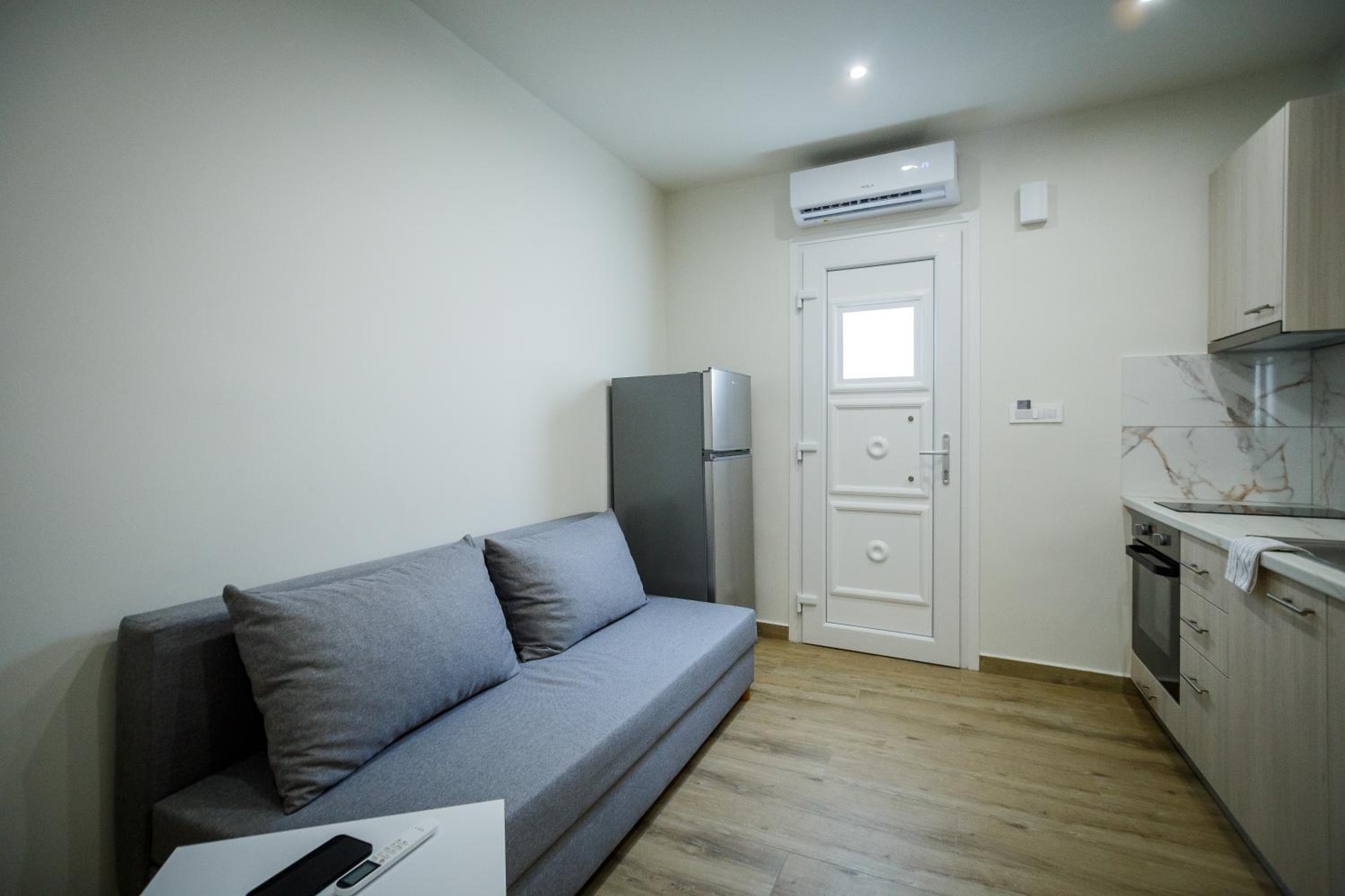 Central Corner Apts - Charming Apartments for 3 in the Heart of the City Perfect for Memorable Summer Experiences By Villa Mana Gers