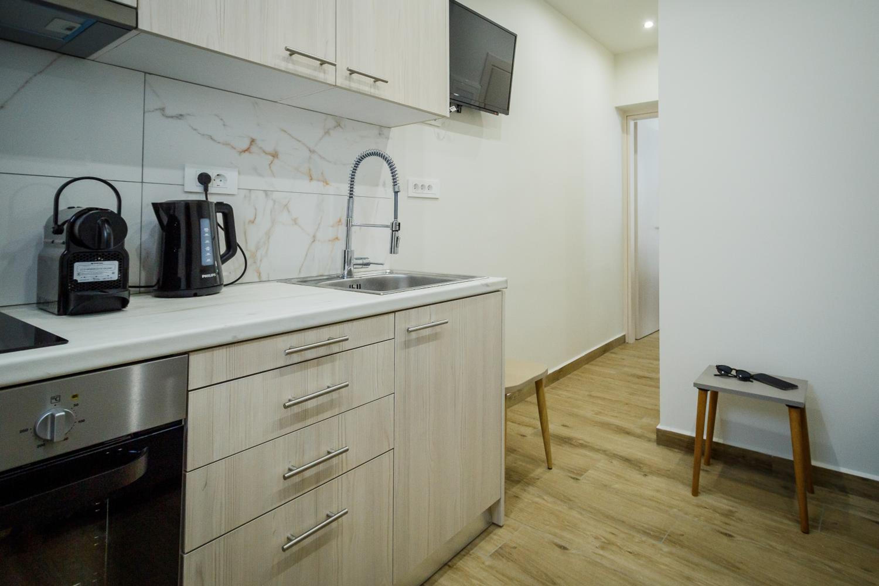 Central Corner Apts - Charming Apartments for 3 in the Heart of the City Perfect for Memorable Summer Experiences By Villa Mana Gers