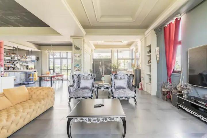 Pearl 150 view 3