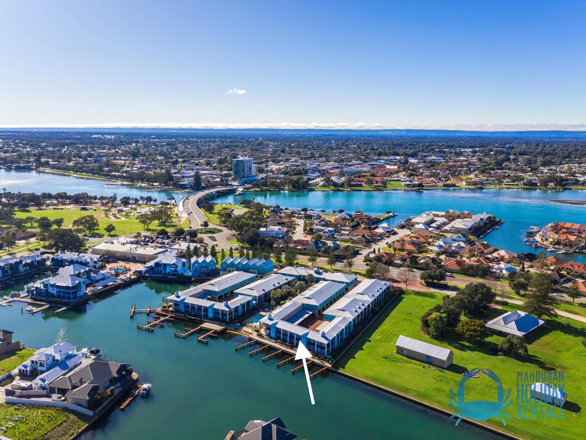 Waters Edge Apartment with Jetty