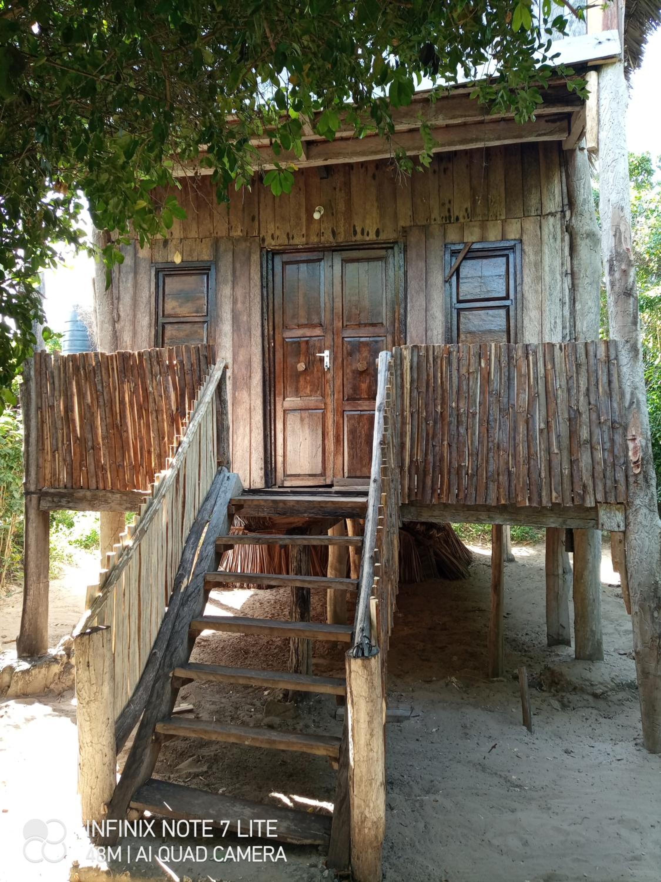 Mida Creek Eco Camp - cottage house view 4