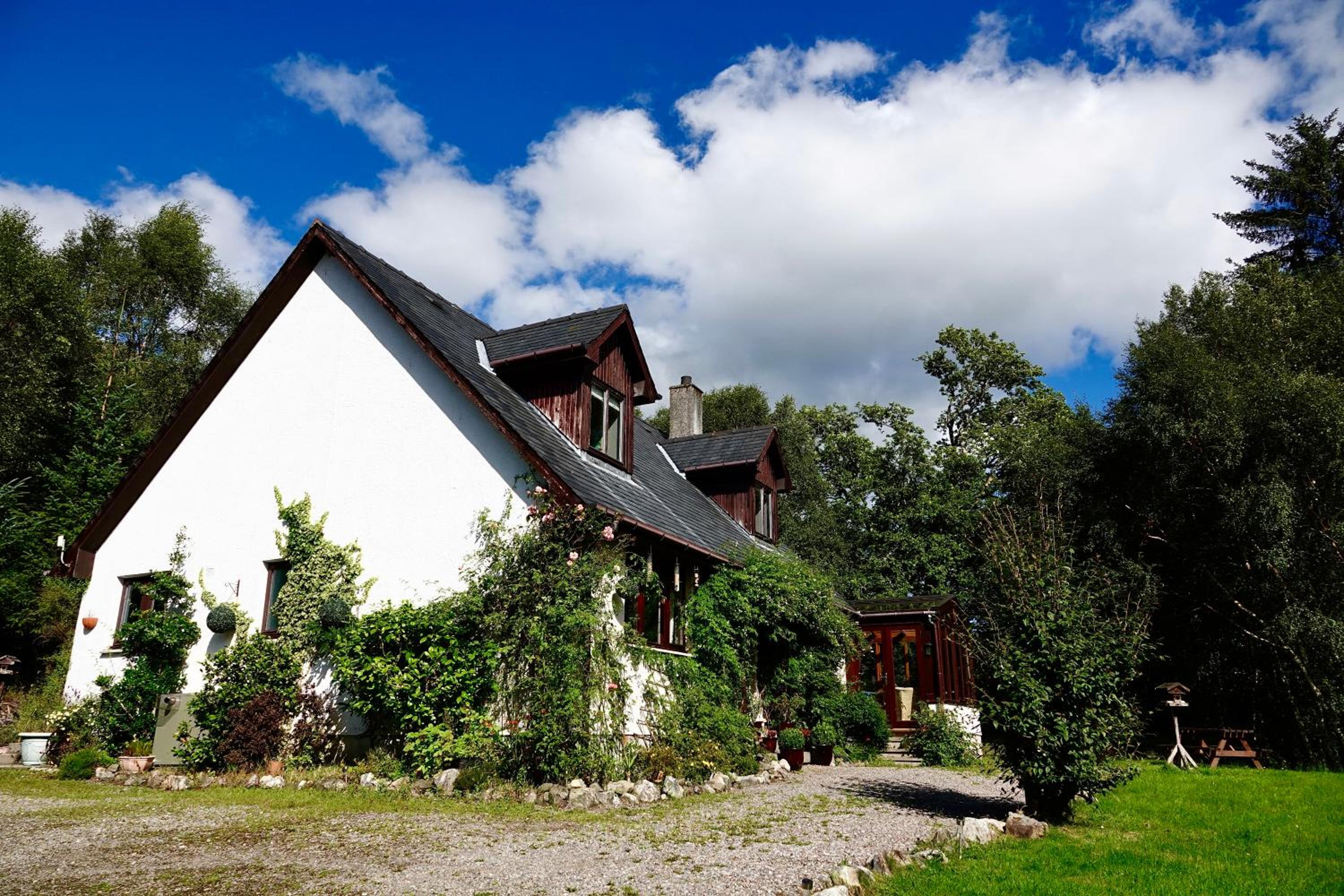Tarmachan Cottage - West Highland Getaway view 4