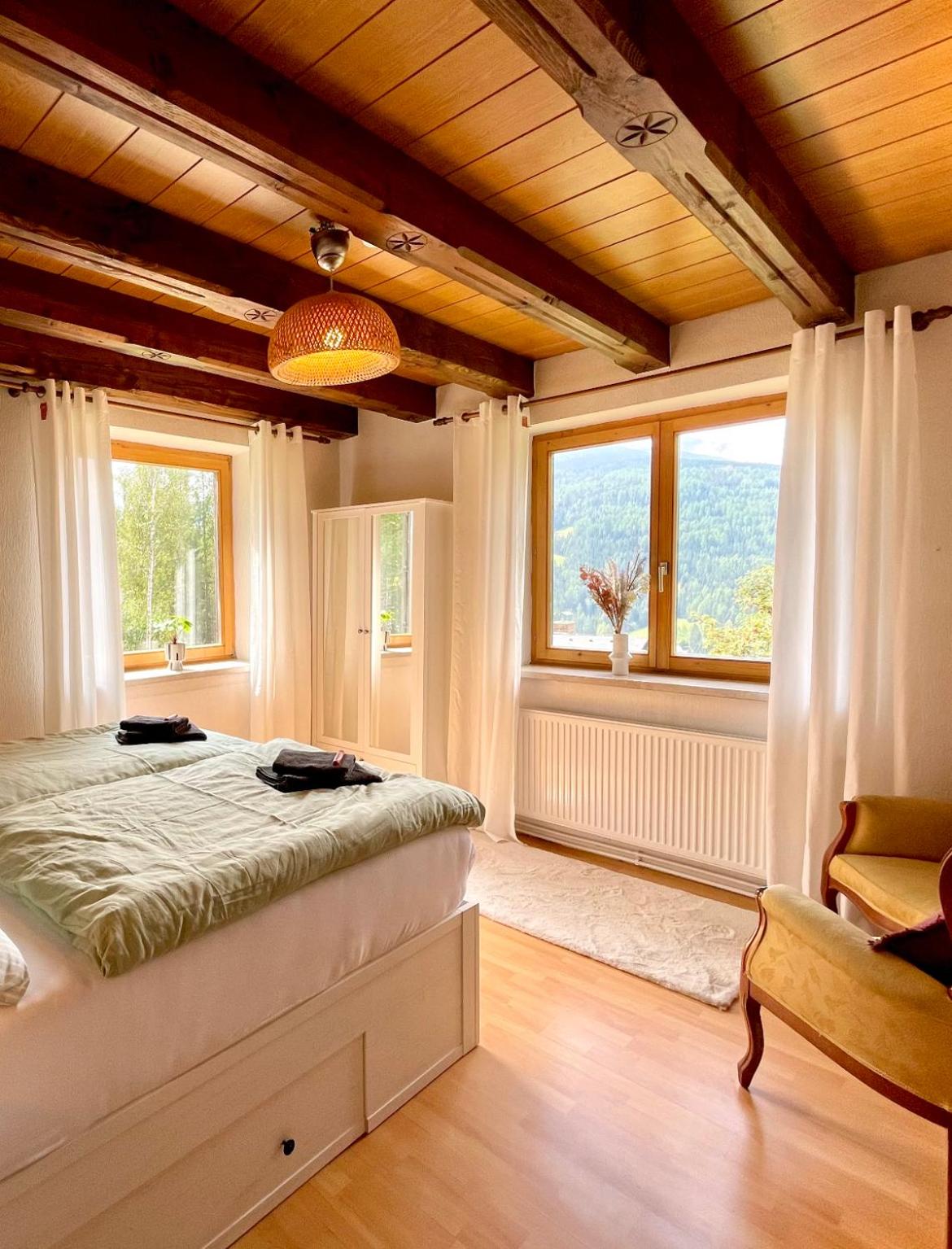 Ferienhaus mit Zirbitzblick