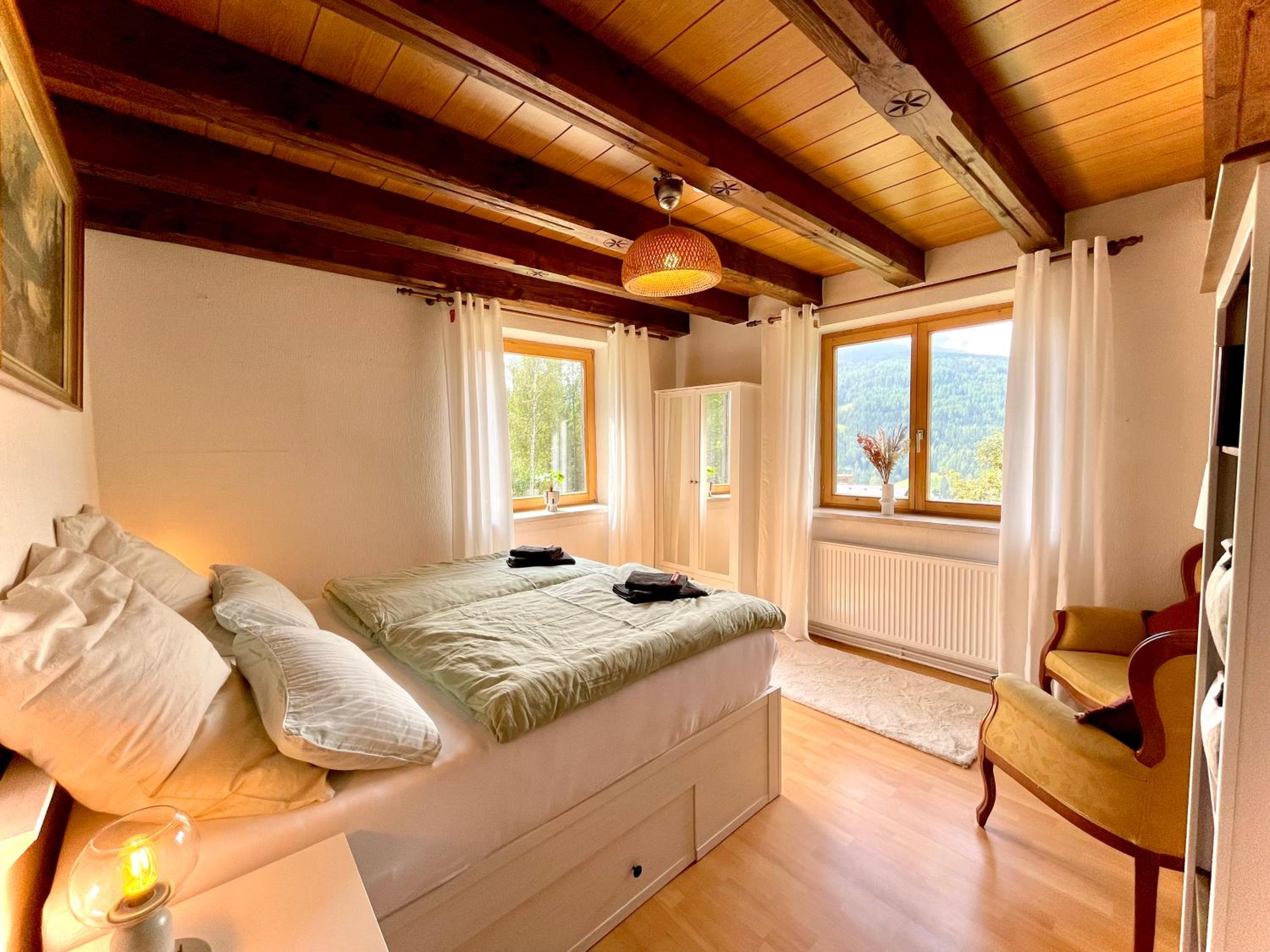 Ferienhaus mit Zirbitzblick
