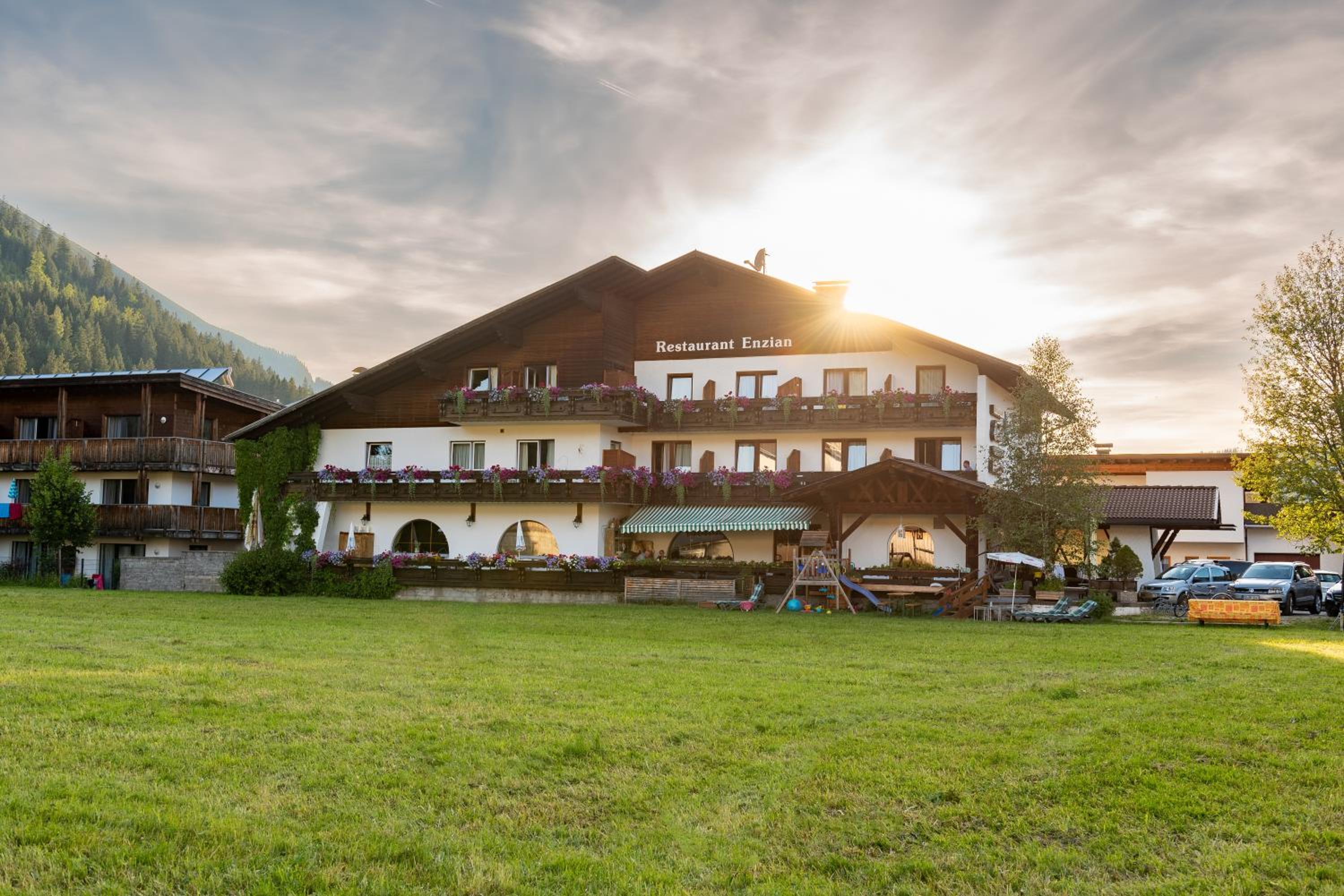 Gasthof Restaurant Pizzeria Enzian - Sommerbergbahnen inklusive