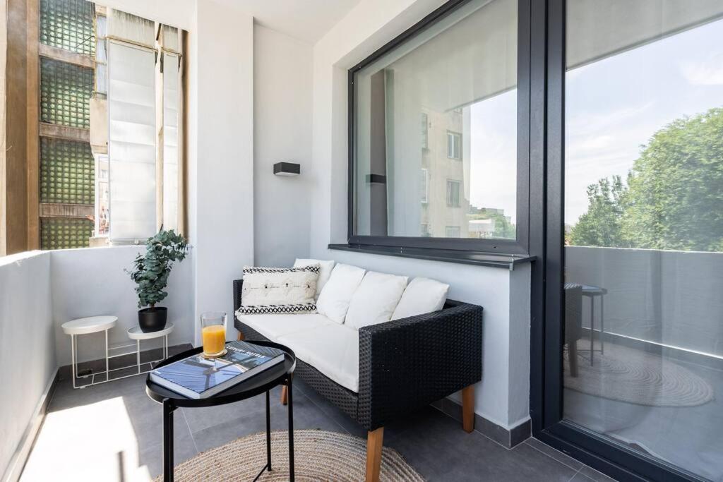Bright 2BR Flat - Top Location - Amazing Balcony