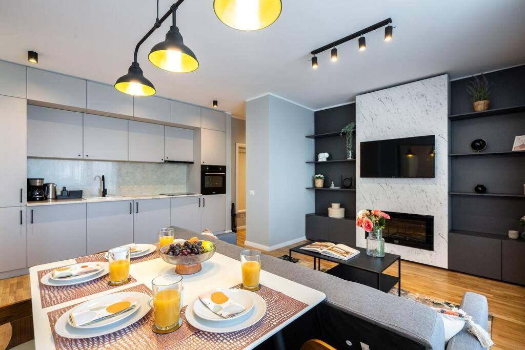Bright 2BR Flat - Top Location - Amazing Balcony