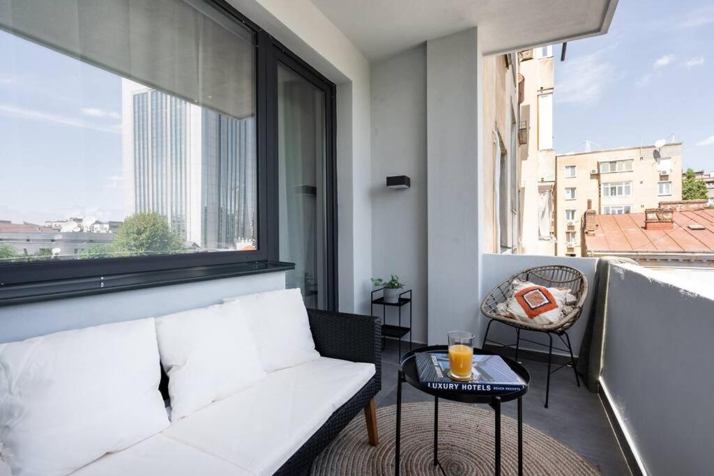 Bright 2BR Flat - Top Location - Amazing Balcony