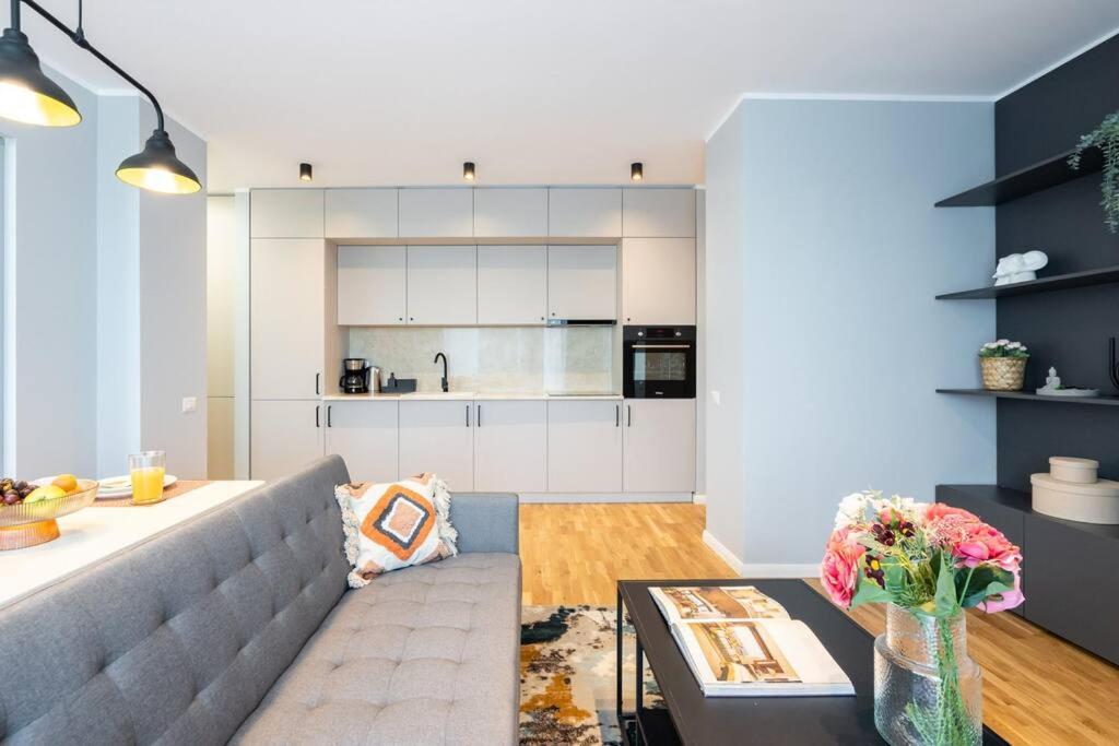 Bright 2BR Flat - Top Location - Amazing Balcony