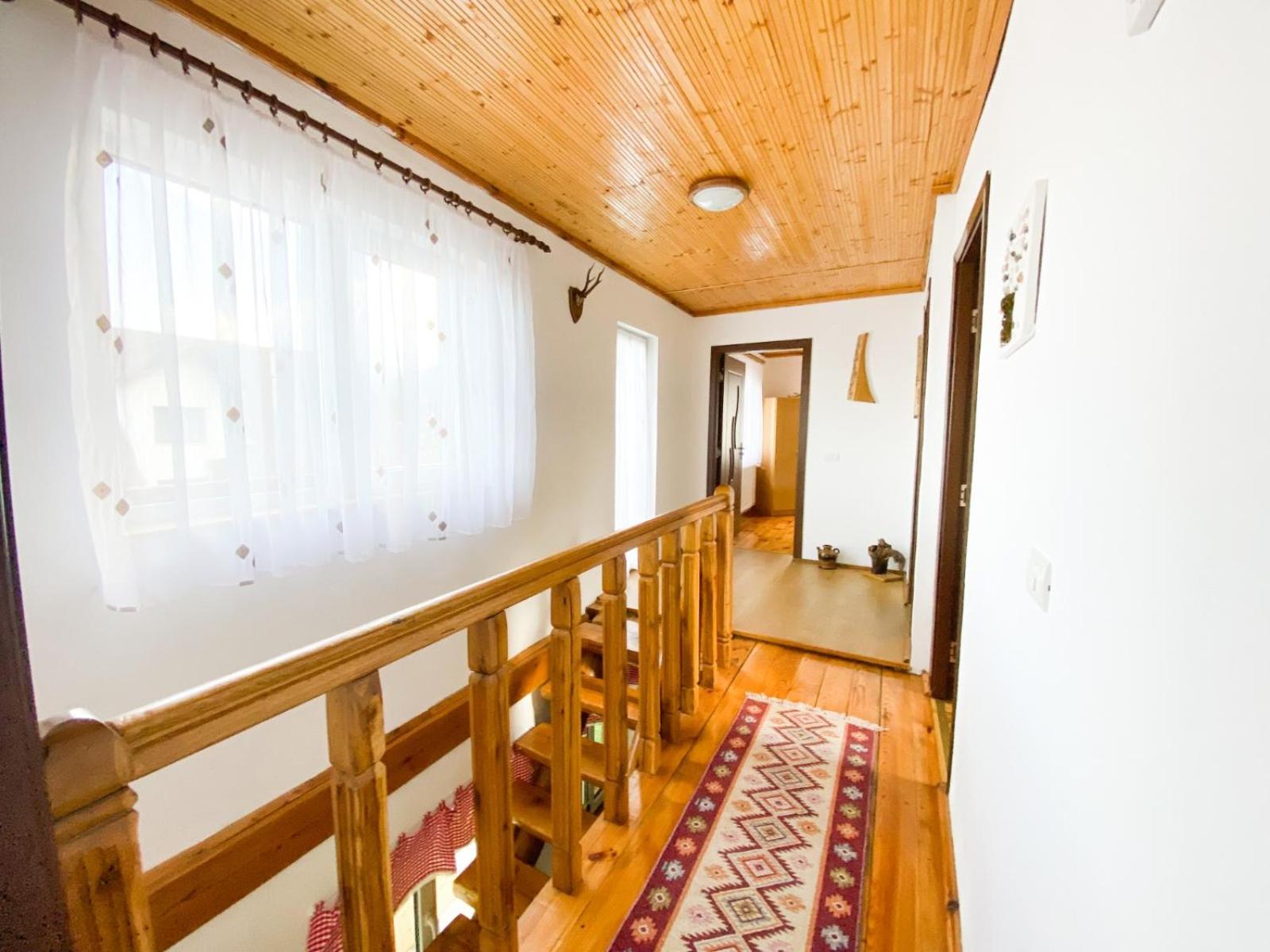 Casa de sub Horă view 2