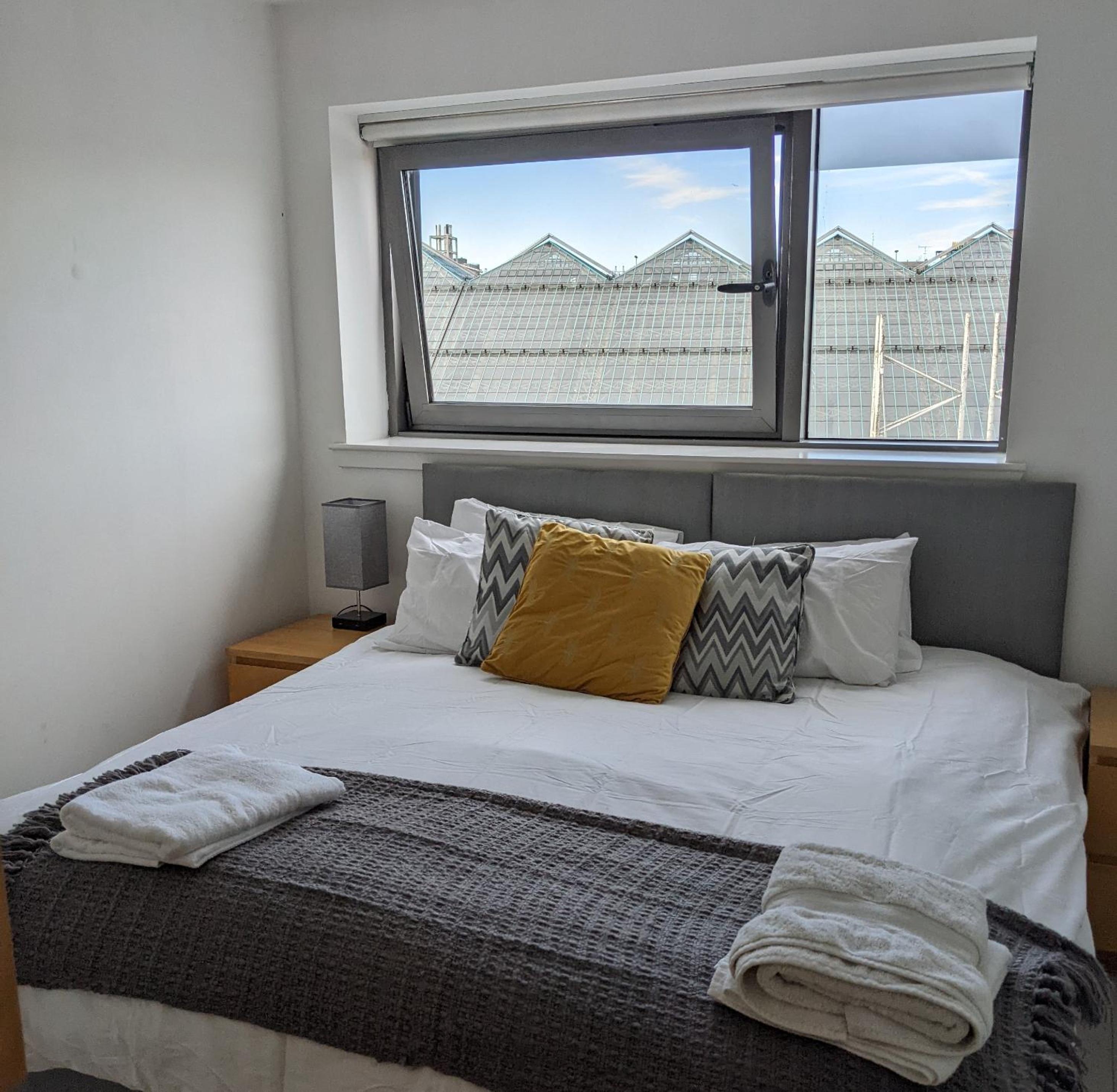 Glasgow City Centre Waterfront Apartment view 3