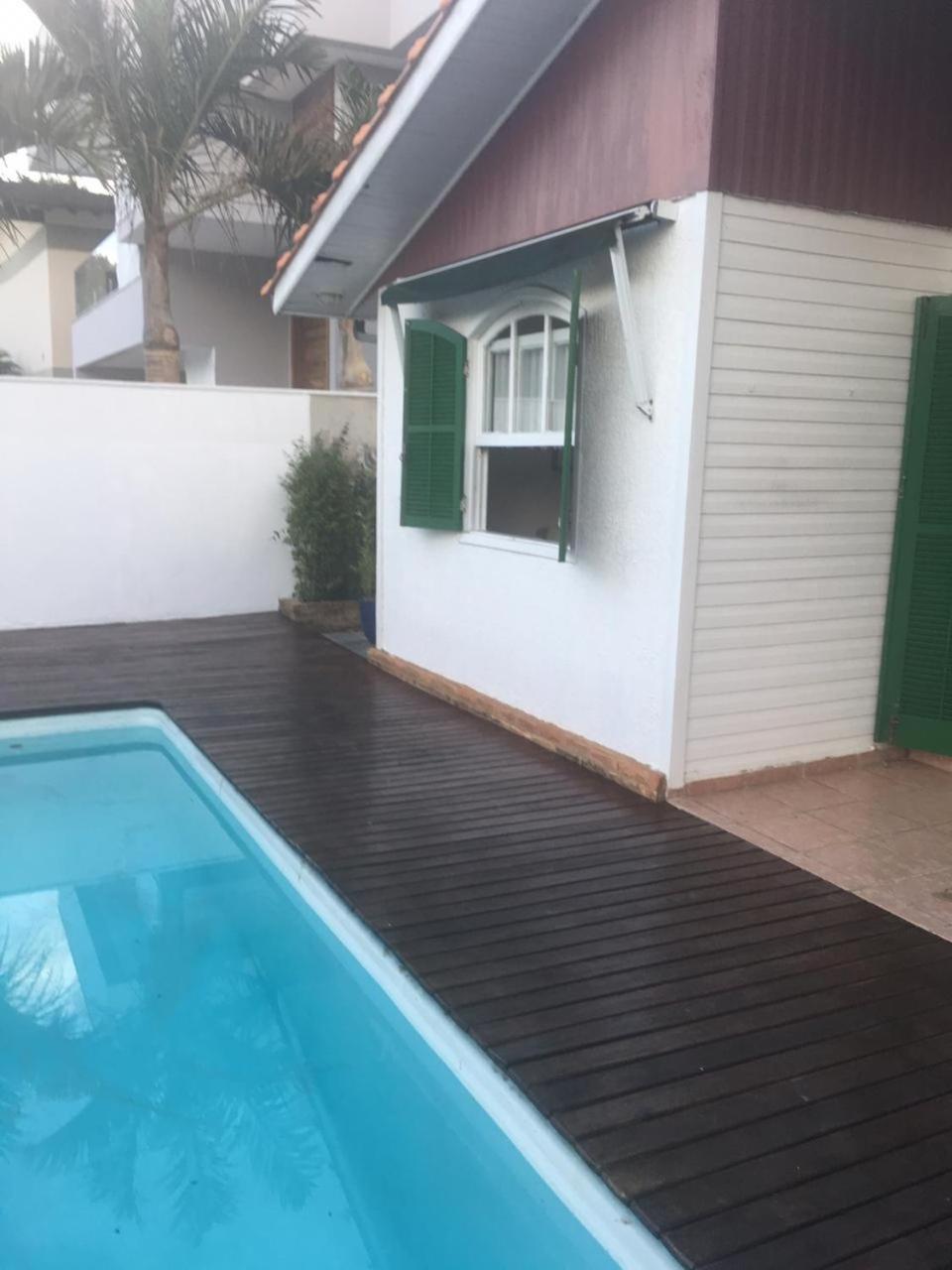 Chalé com piscina na Riviera São Lourenço