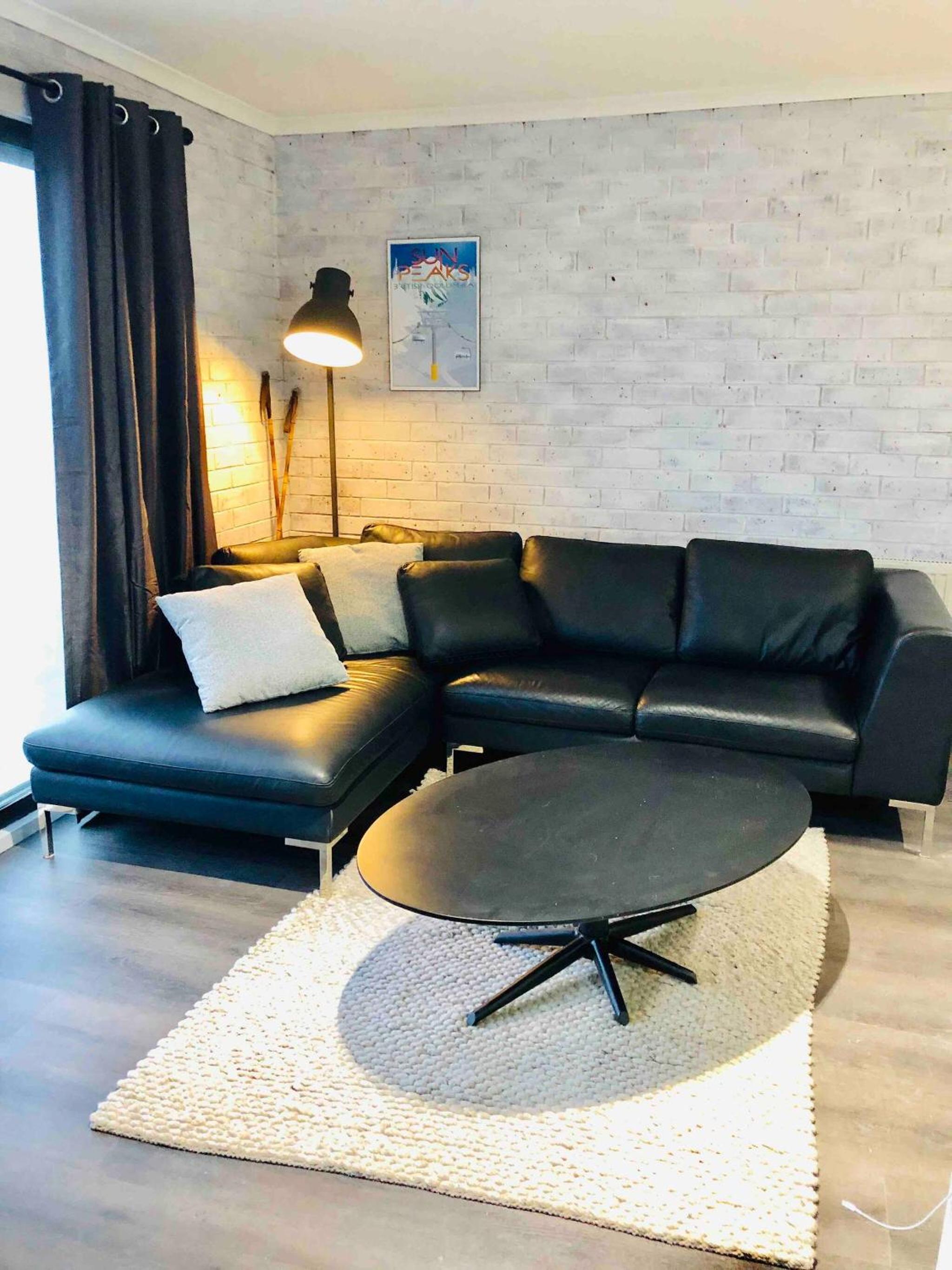 Hotham 3 Bedroom Apt - 24 Lawlers view 2