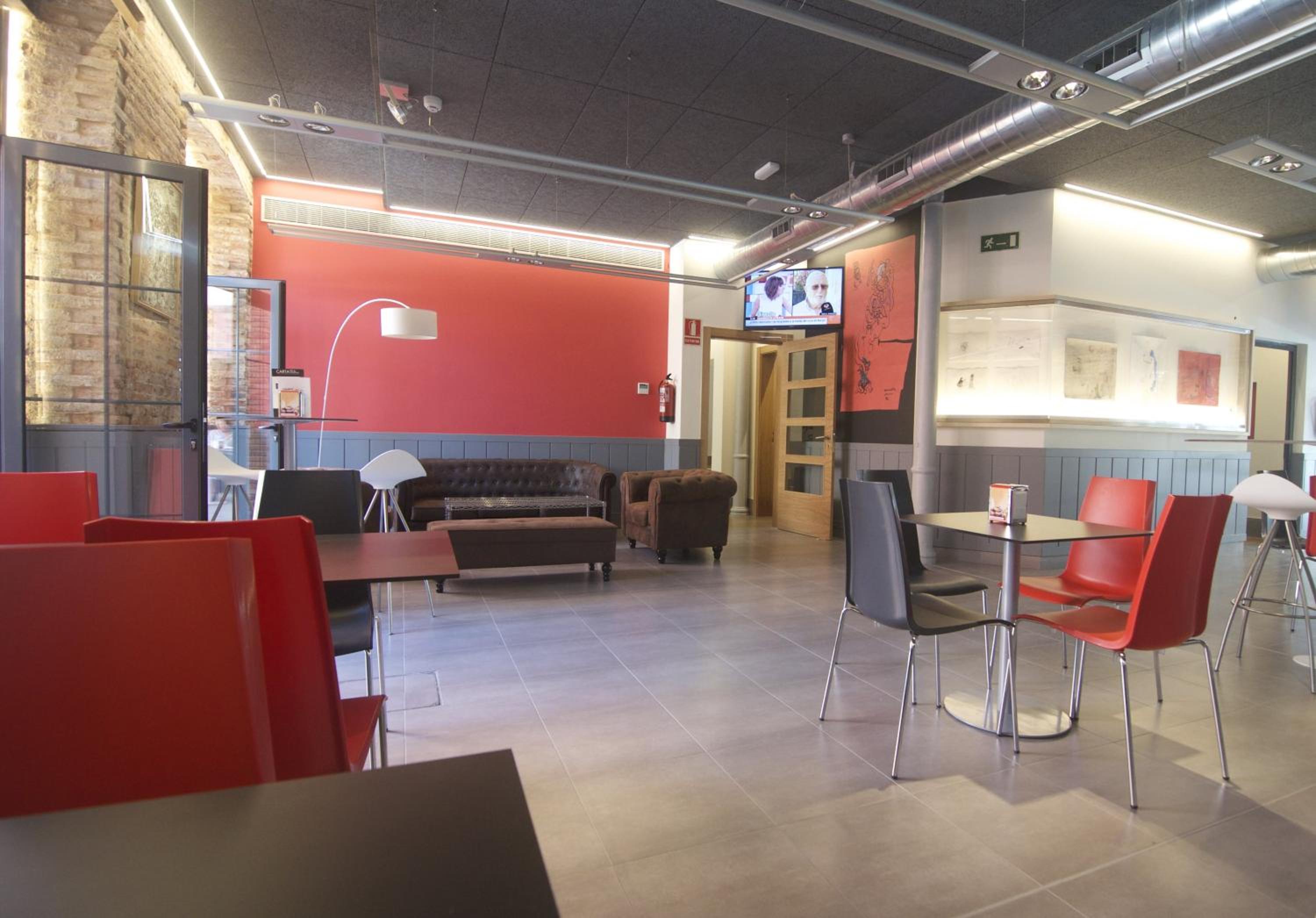 The Book Factory Hostel by gaiarooms