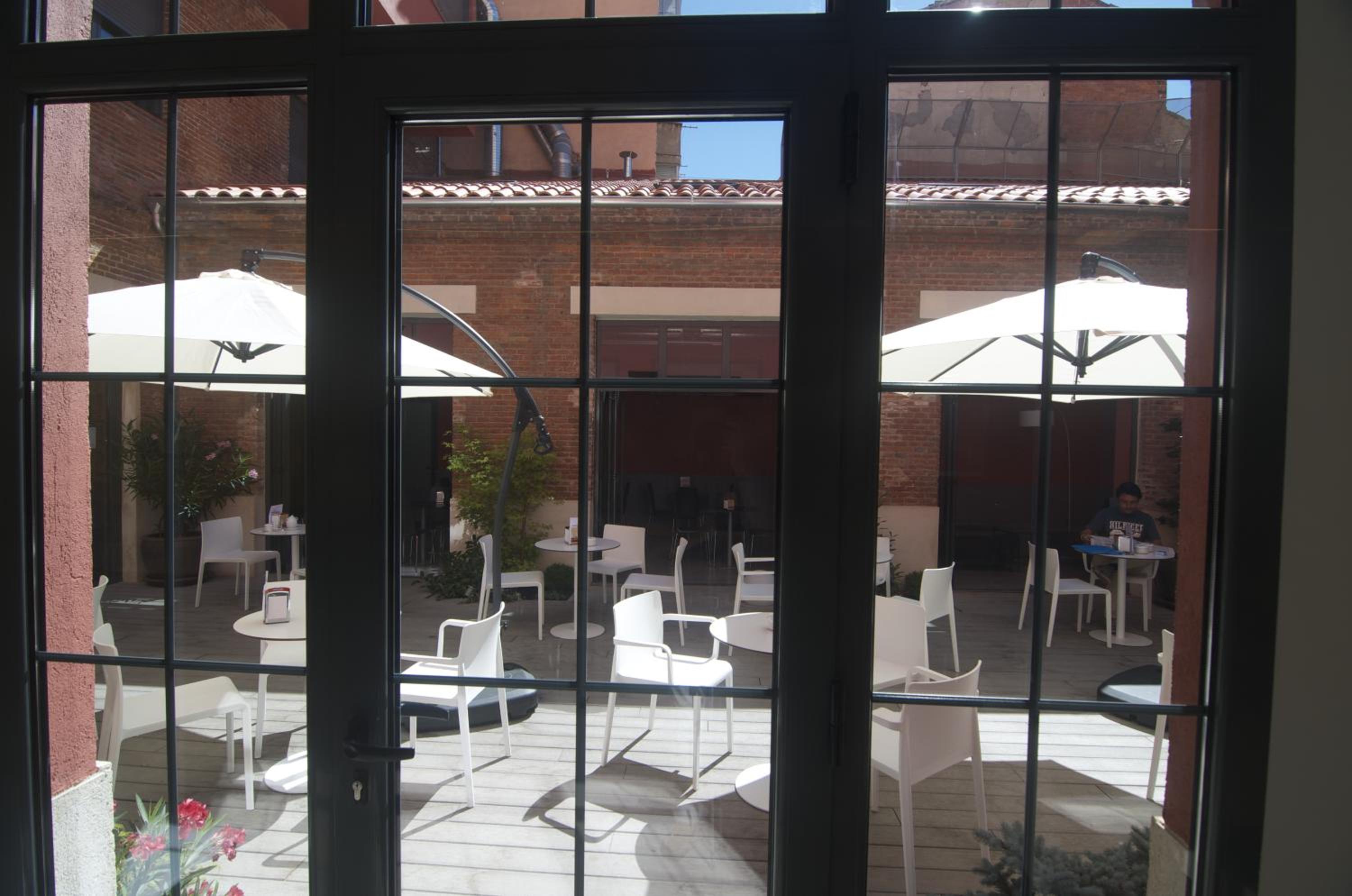 The Book Factory Hostel by gaiarooms