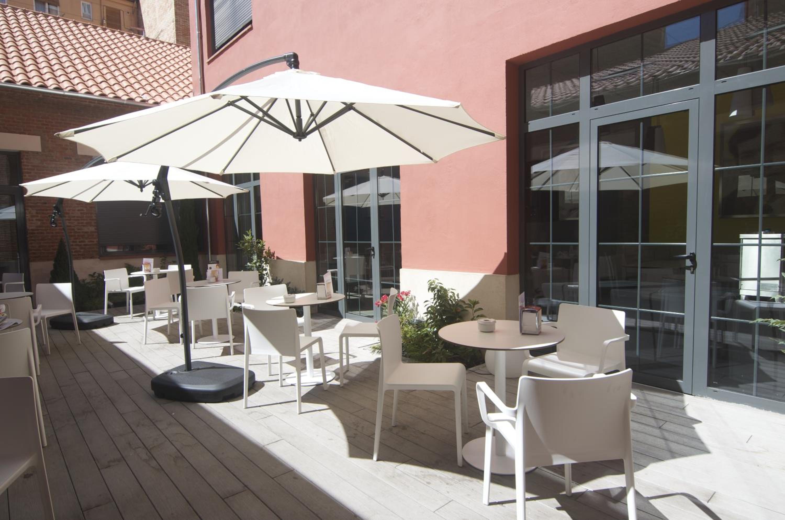 The Book Factory Hostel by gaiarooms