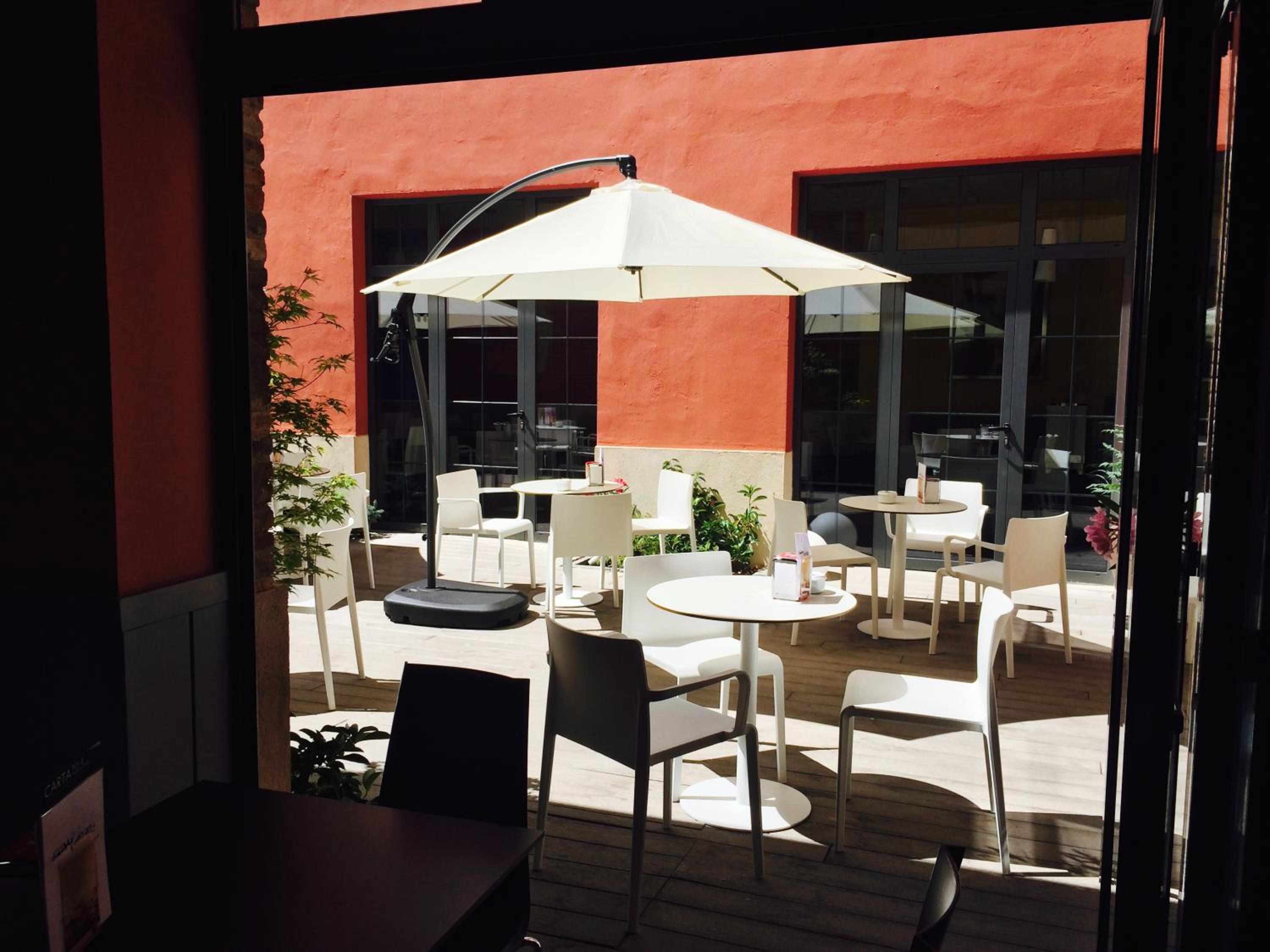 The Book Factory Hostel by gaiarooms