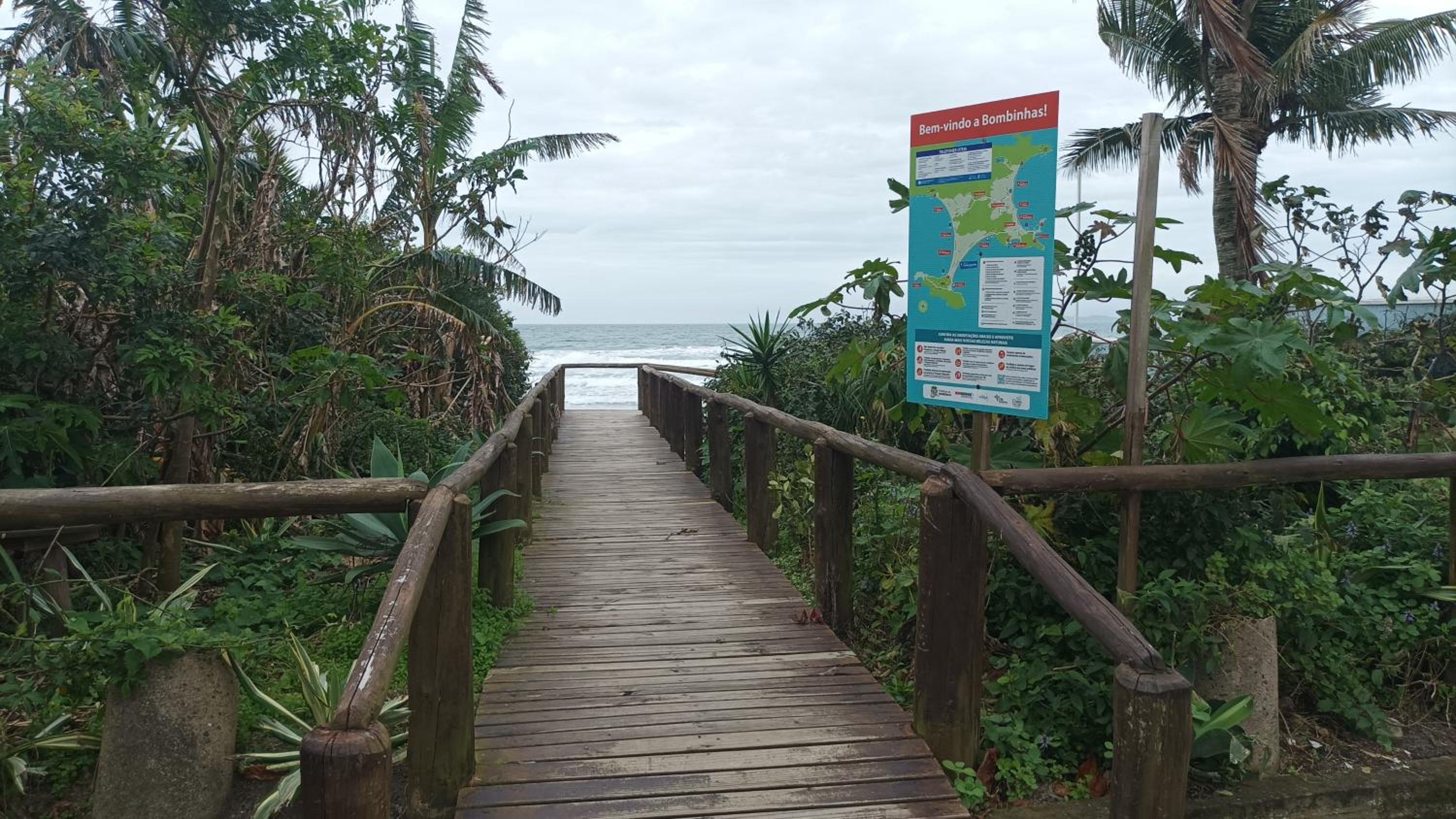 CASA ARMANI 50 metros DA PRAIA MARISCAL BOMBINHAS
