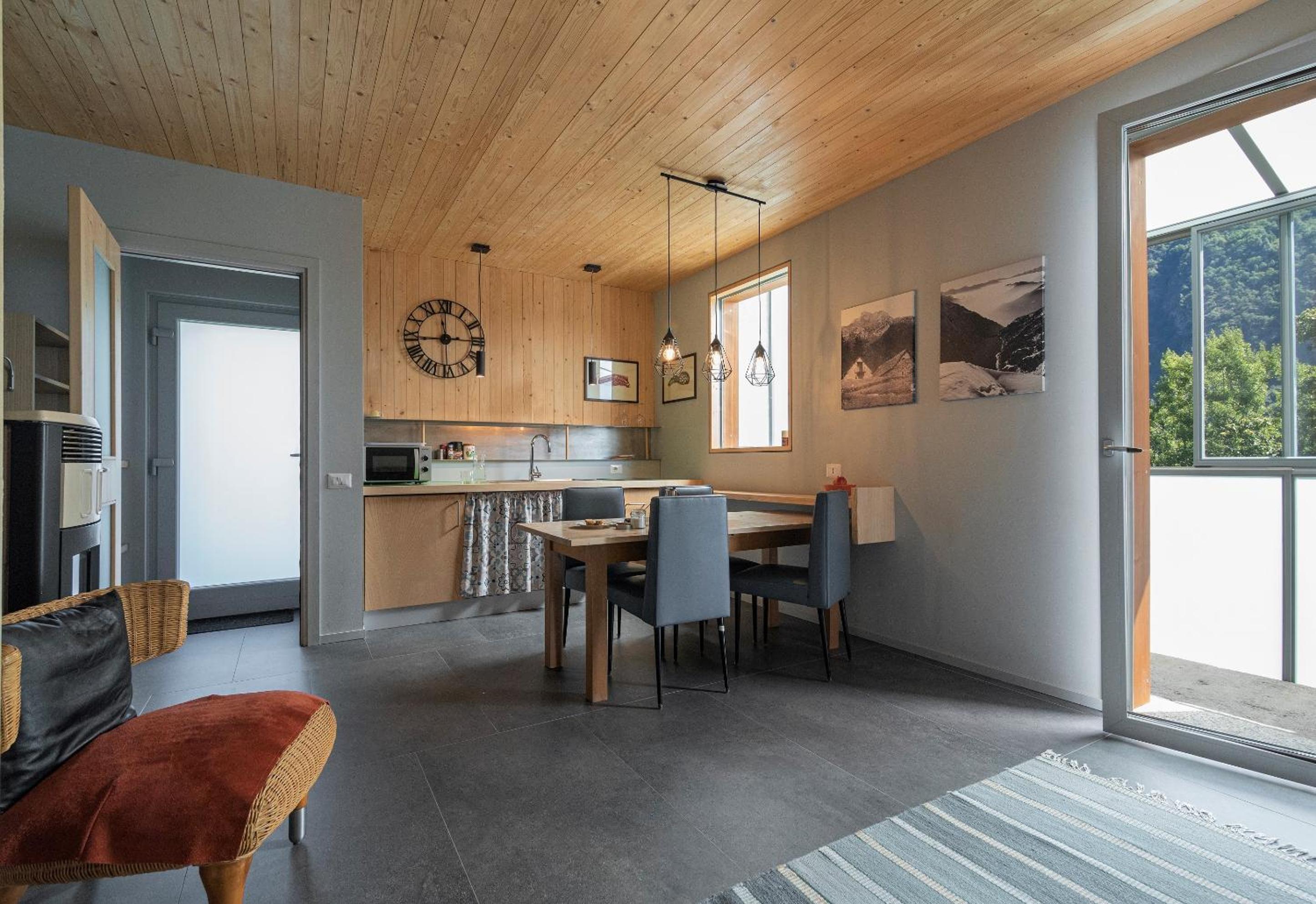 Maison 4 soleil. Casa design luce e natura