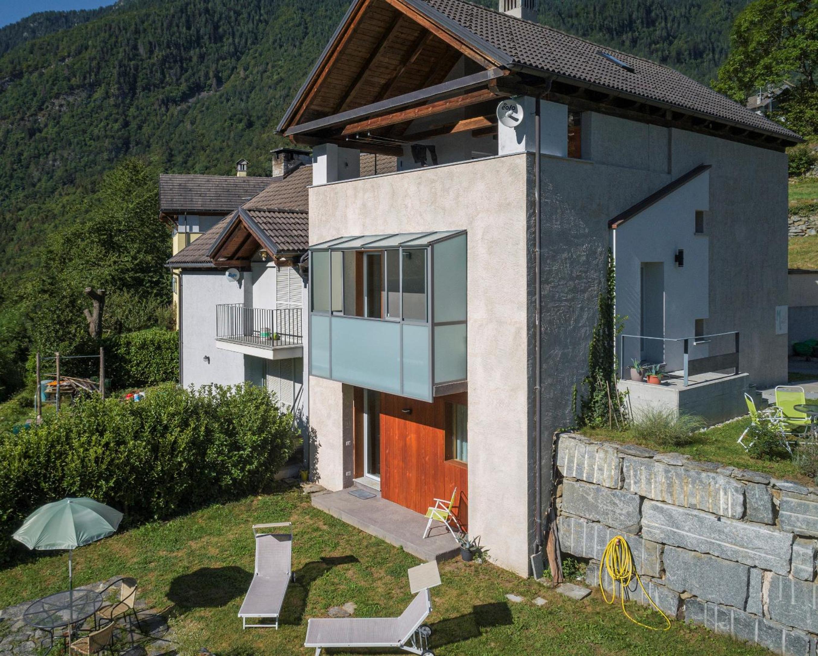 Maison 4 soleil. Casa design luce e natura