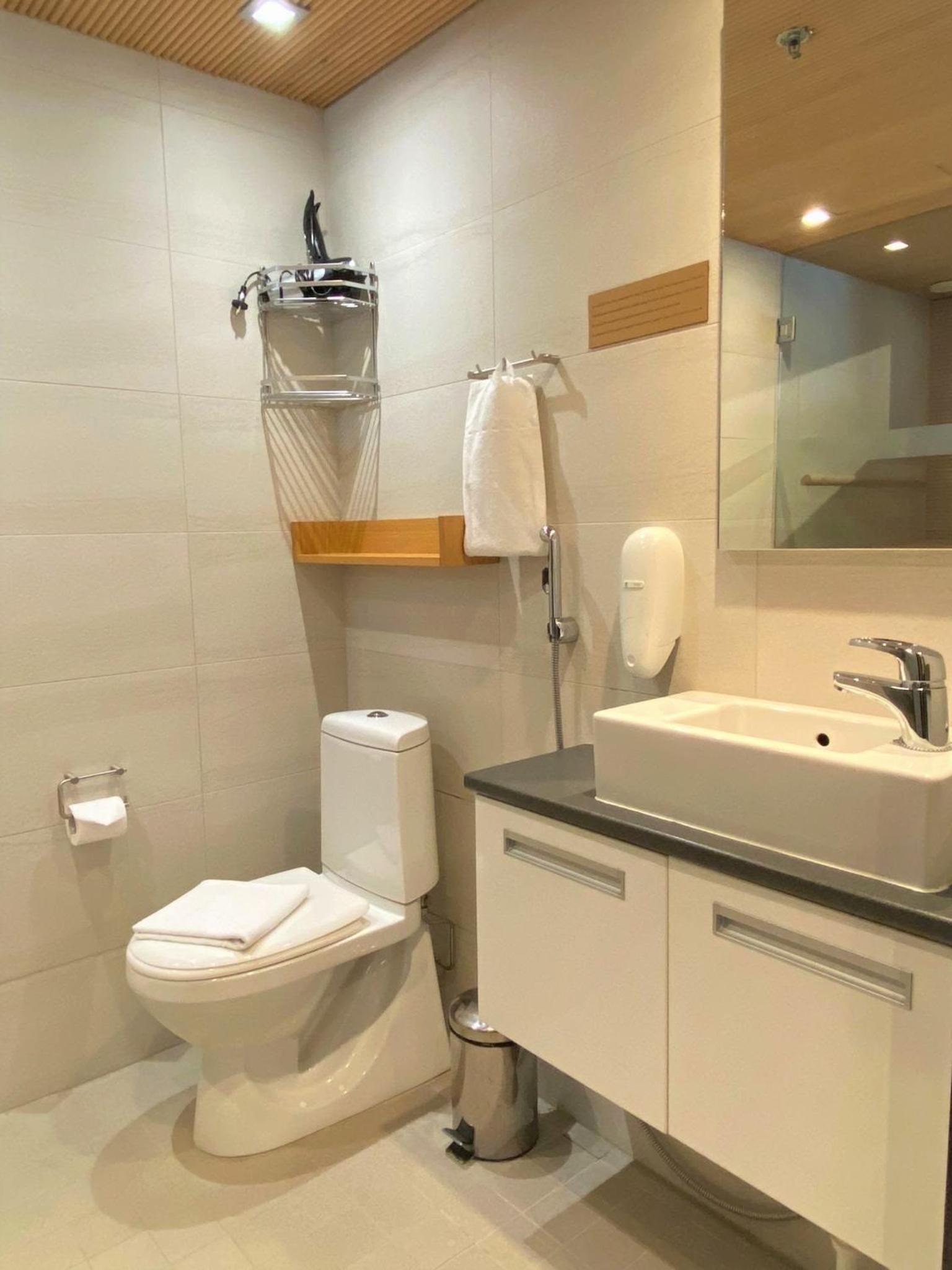 Levi Suites Levi Gold