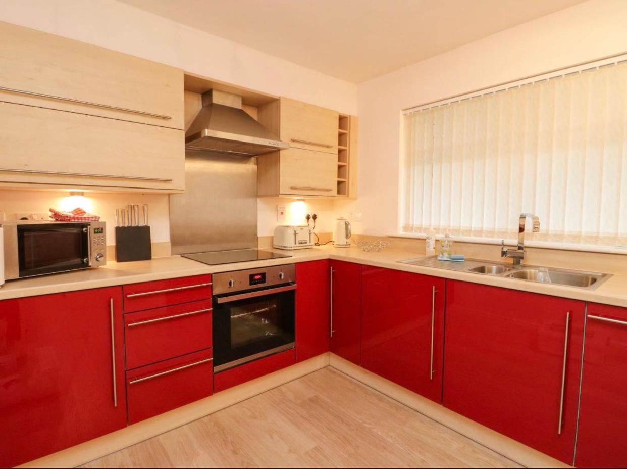 SCOTTISH HIGHLANDS Superb 2 bedroom apartment. view 3