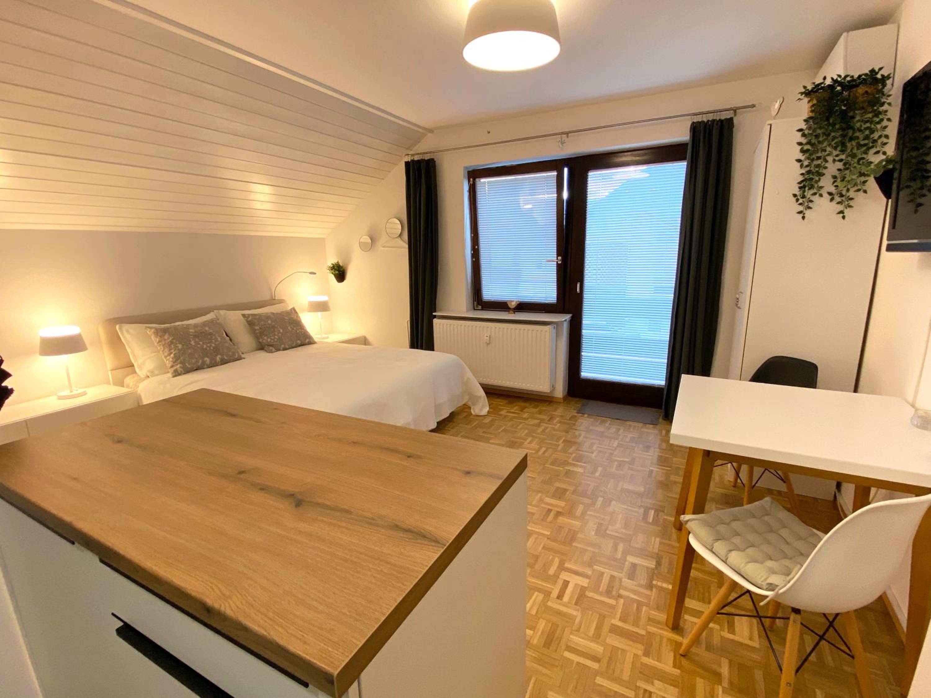 Studio Tara with balcony view 4