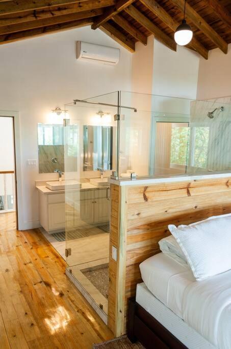 Villa Rosa - at Luna Beach Roatan
