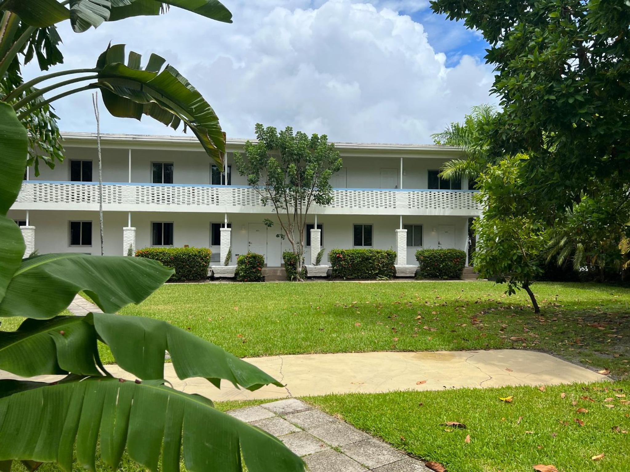 Hotel Beach Gardens - Image 1